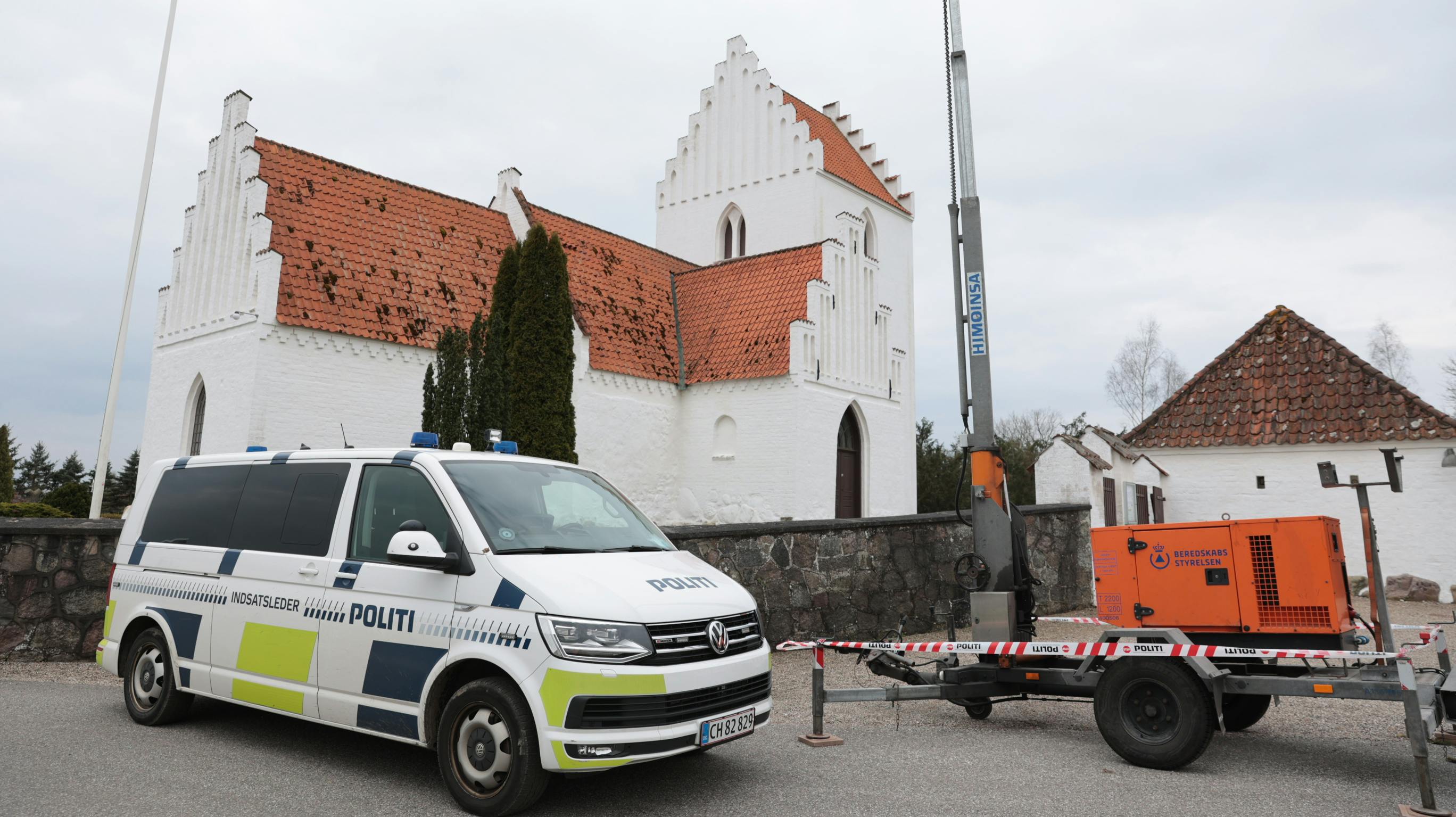 Tæt ved denne kirke blev pigens cykel, telefon og taske fundet. Nu er hun mere end et døgn senere fundet i live. 