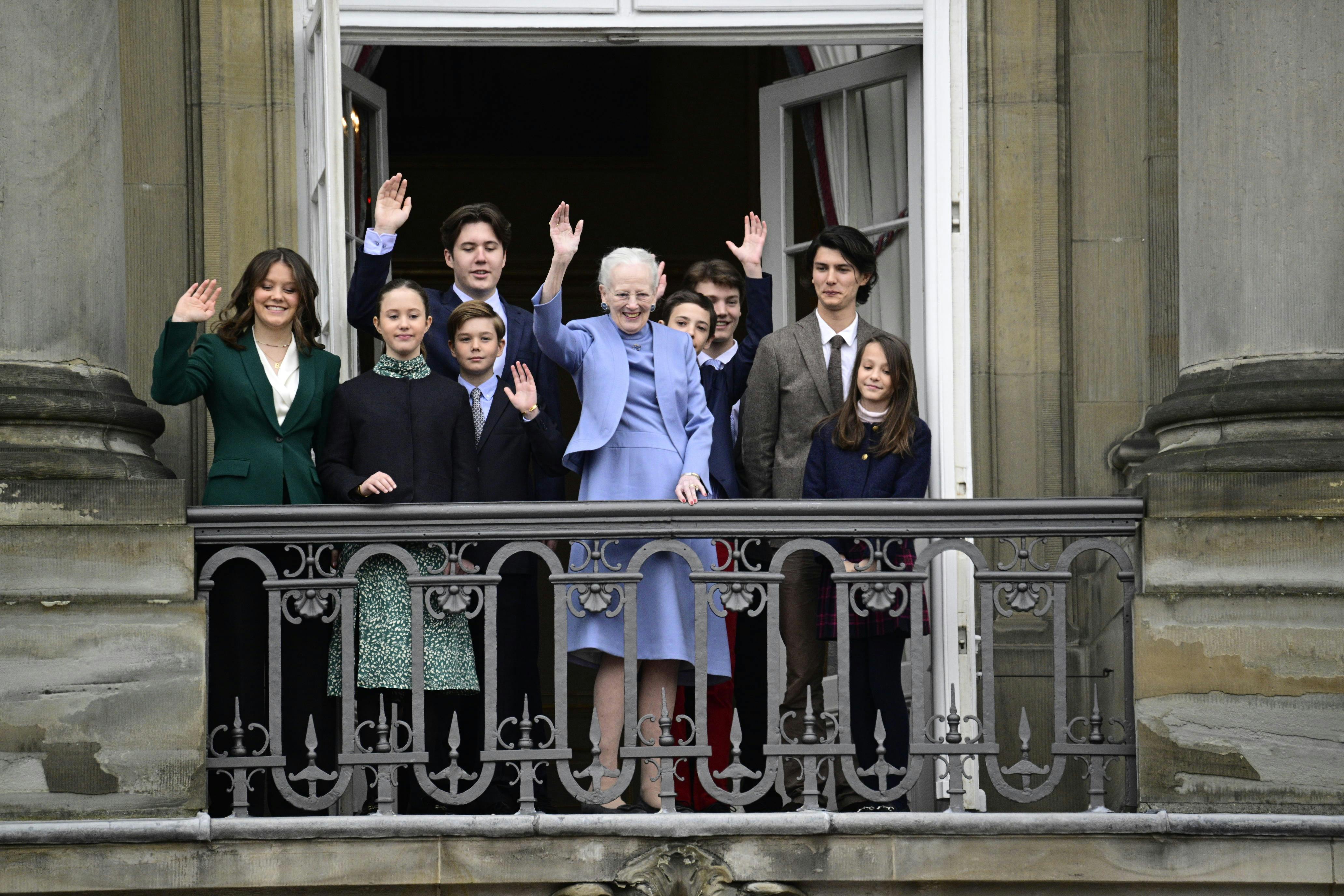 Fætre og kusiner, prinser, prinsesser, komtesse og grever stod sammen for at fejre deres farmor. 
