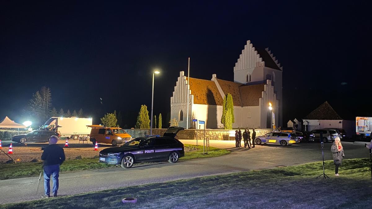 Politiet var også i nat i aktion. Blandt andet ved denne kirke.