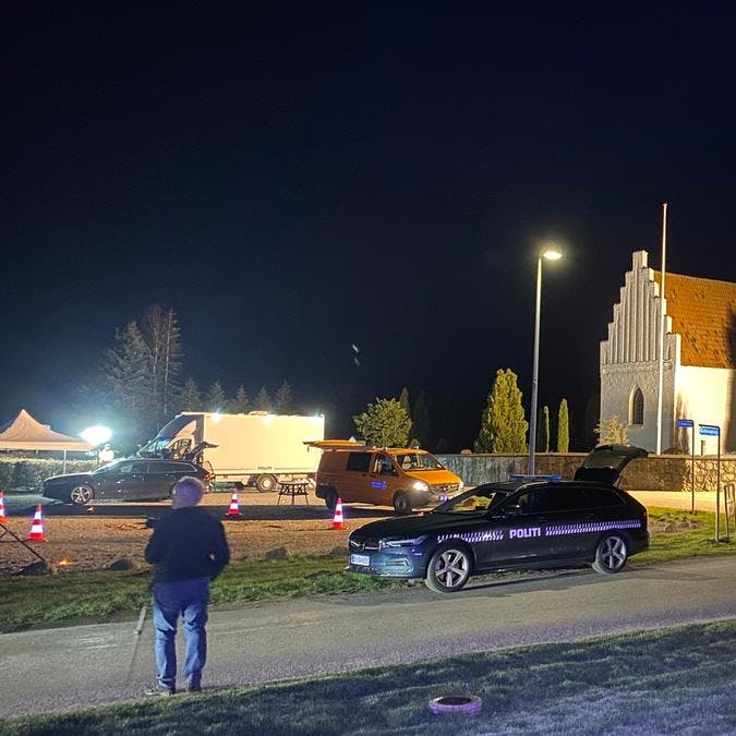 Politiet var også i nat i aktion. Blandt andet ved denne kirke.