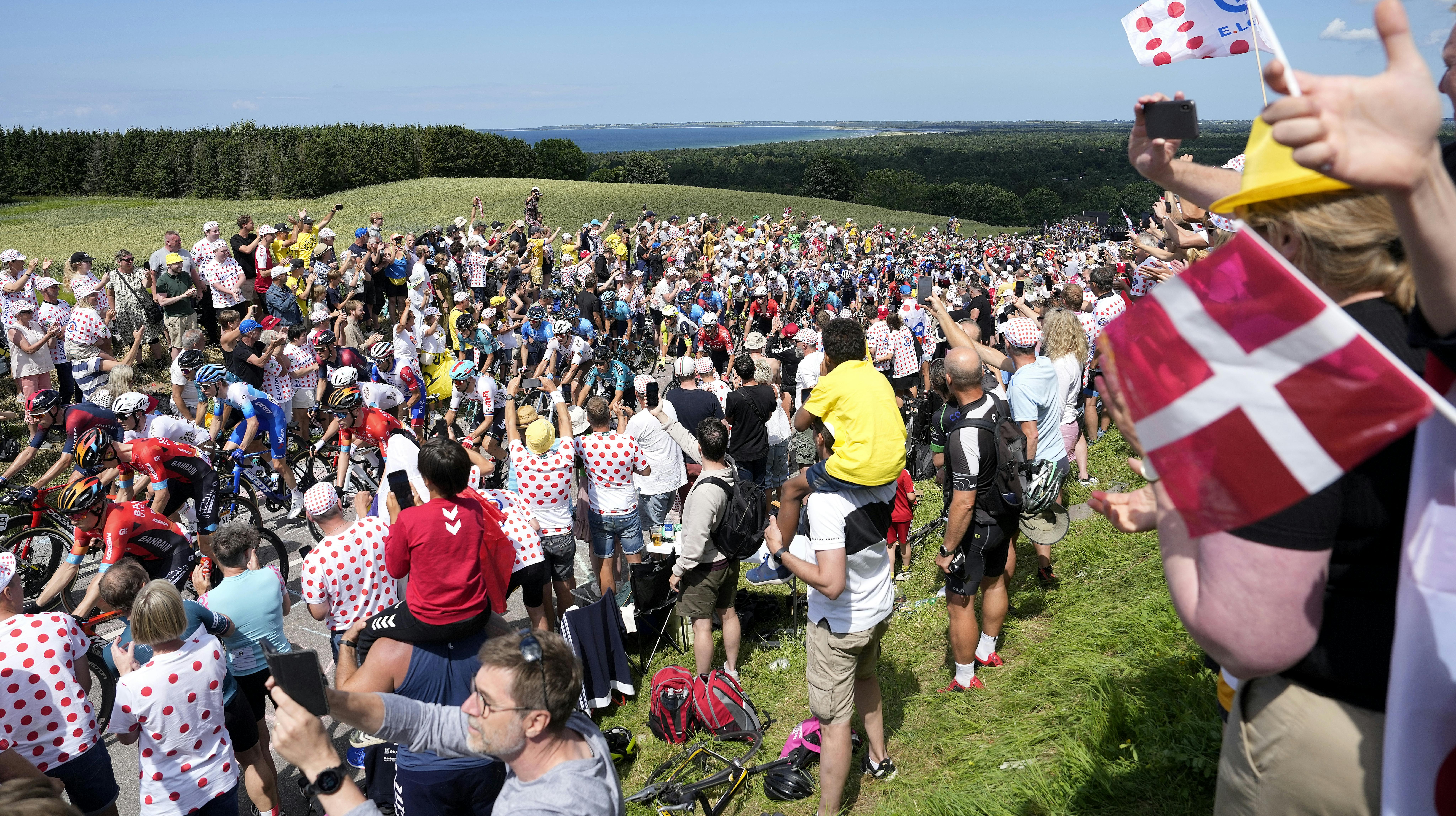Danskerne fik for alvor vist cykelverdenen, hvordan stemningen skal være under et stort cykelløb, da Tour de France startede i Danmark i 2022.