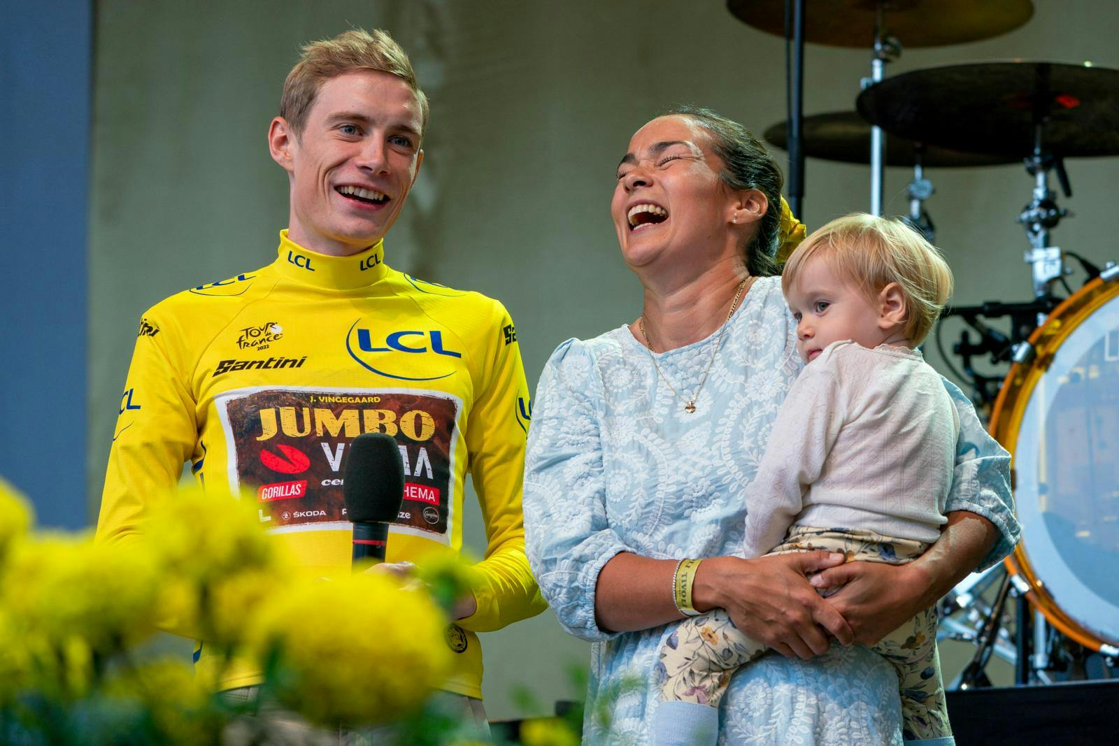 Jonas Vingegaard har datteren Frida med på årets Tour-trøje.