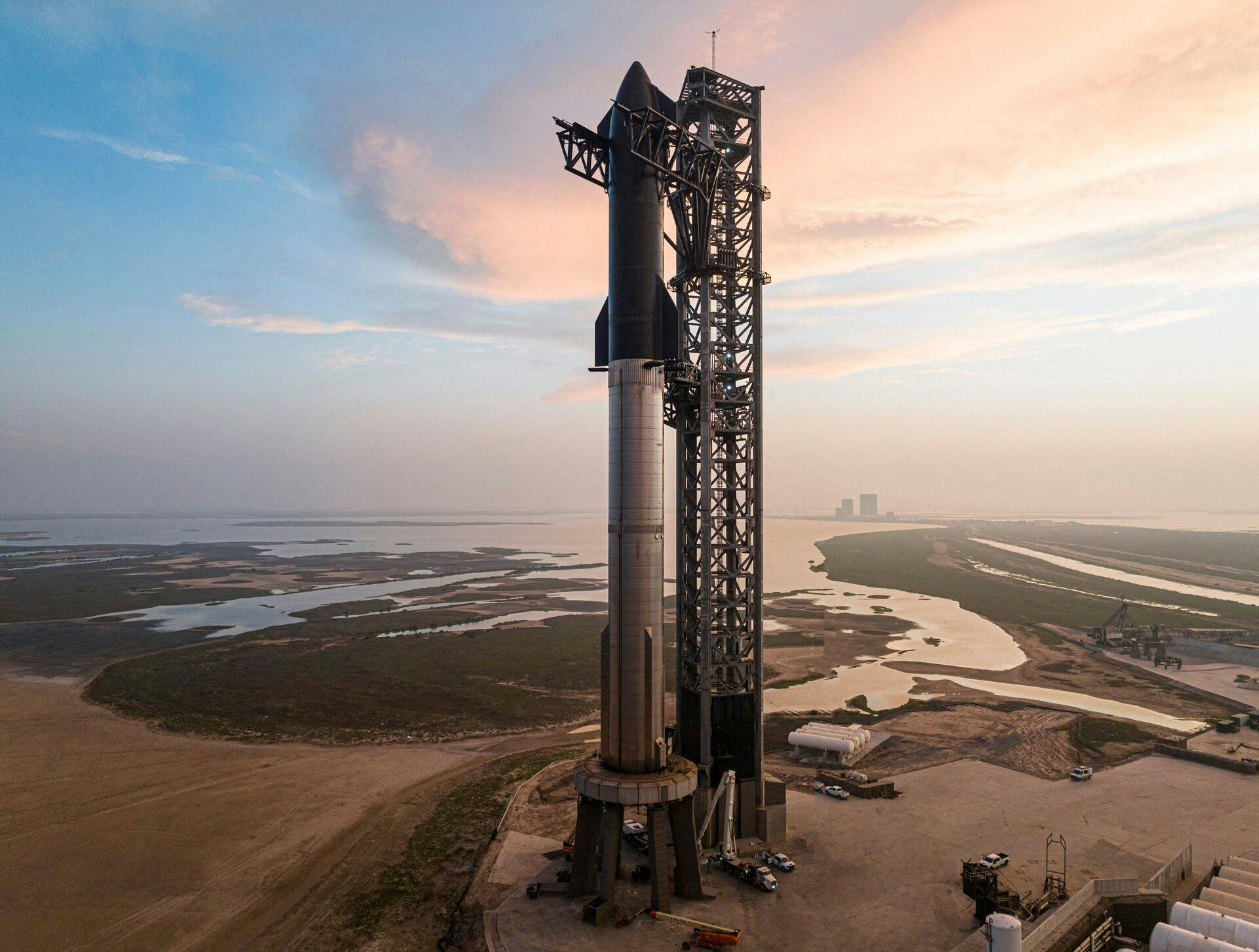 Mandag skal den største raket nogensinde sendes i rummet.
