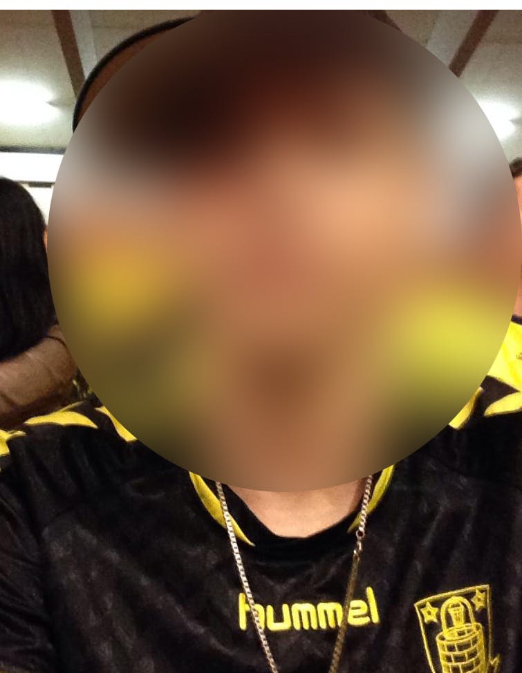 Den 32-årige mand er Brøndby-fan og arbejder til daglig som sælger.&nbsp;
