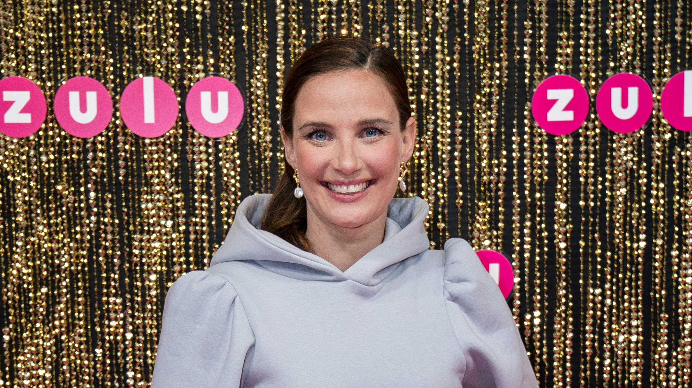 Sofie Østergaard er vært i det nye program med det populære fokus: Danskernes pengeproblemer.