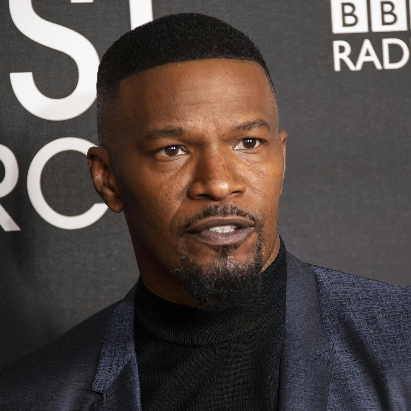 Jamie Foxx er stadigvæk indlagt på hospitalet som følge af uforklarlige helbredsproblemer.