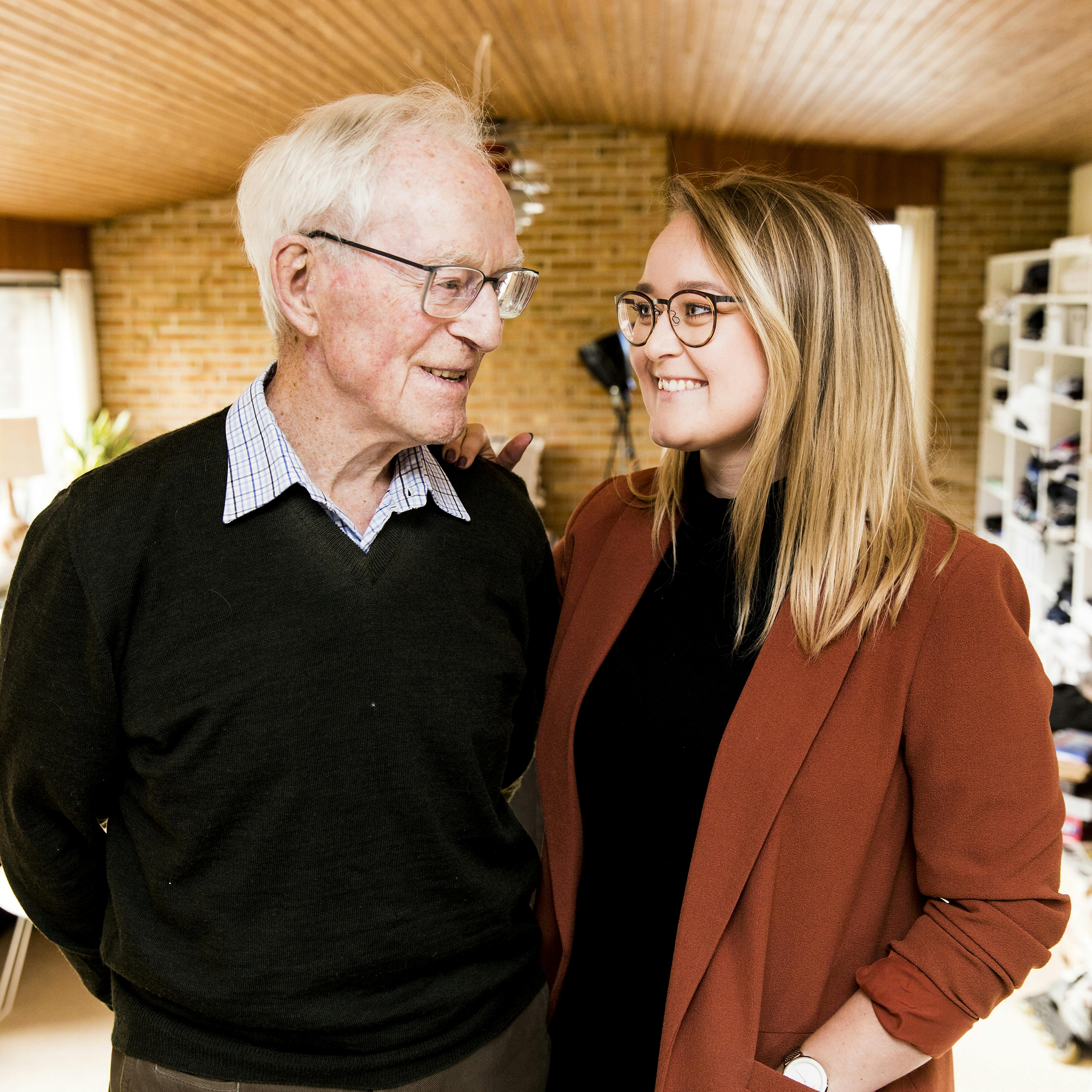 Isabella Alberte Hedeager flyttede som 25-årig sammen med sin 66 år ældre morfar, Svend Aage.