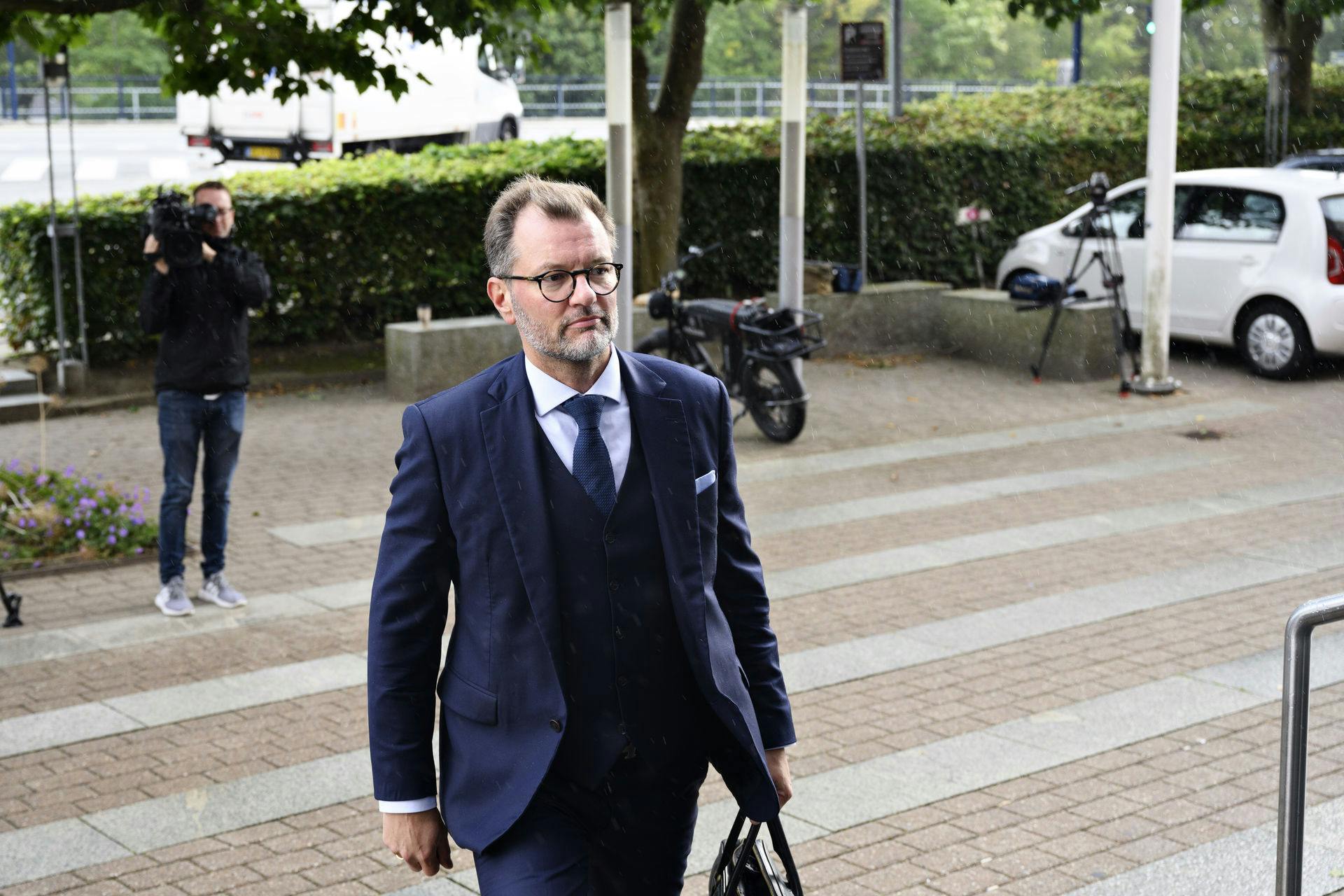 Formanden for Landsforeningen for Advokater, Kåre Pihlmann, vil have ændret reglerne for navneforbud efter sagen om 13-årig pige.