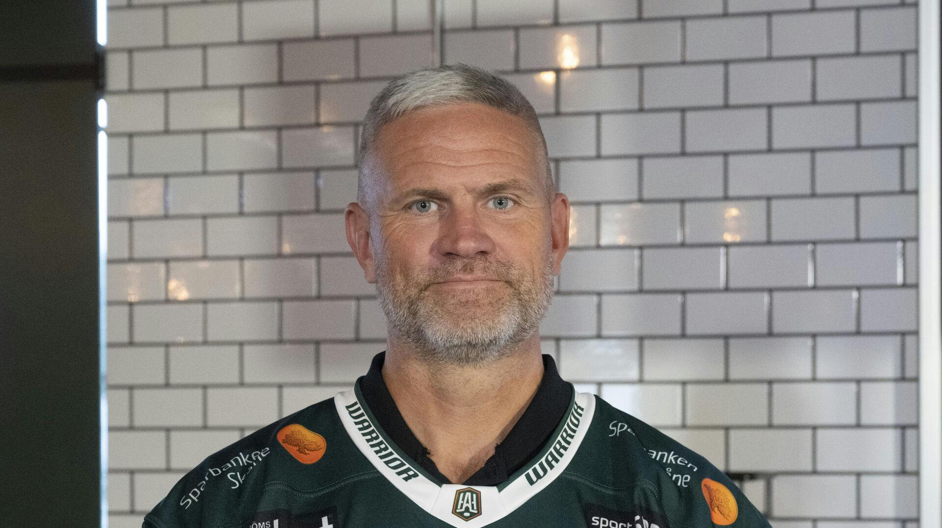 Mikael Gath er ny dansk landstræner for herrelandsholdet i ishockey.