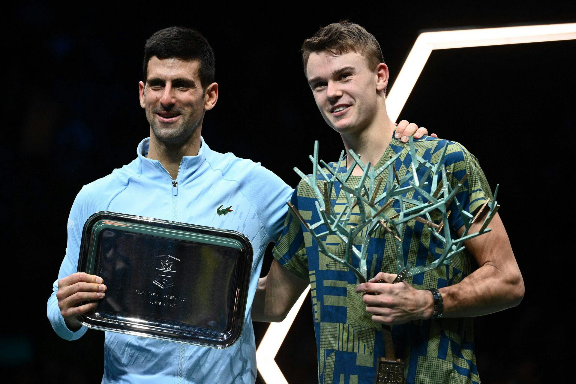 Danskeren tog en stor sejr i Paris over et af sine største idoler, den serbiske verdensetter Novak Djokovic.
