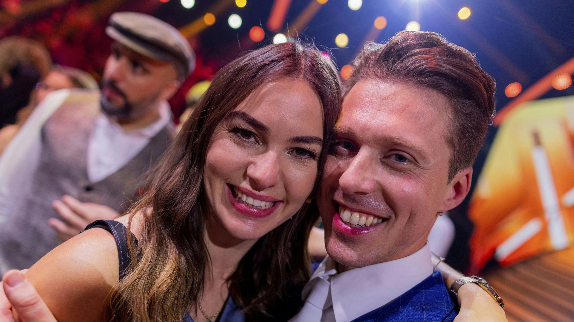 Den professionelle danser Renata Lusin fortæller nu, at hun gennemførte et danseshow, vel vidende at hun havde et dødt foster i maven. nbsp;