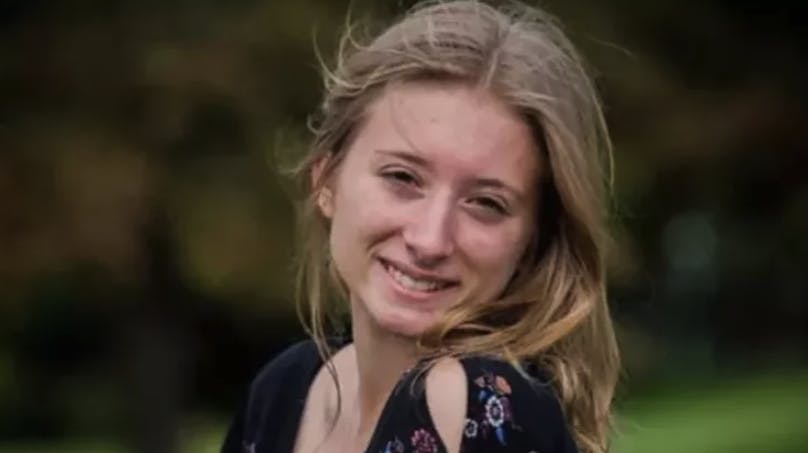 20-årige Kaylin A. Gillis blev dræbt, fordi bilen kørte ind i den forkerte indkørsel. 
