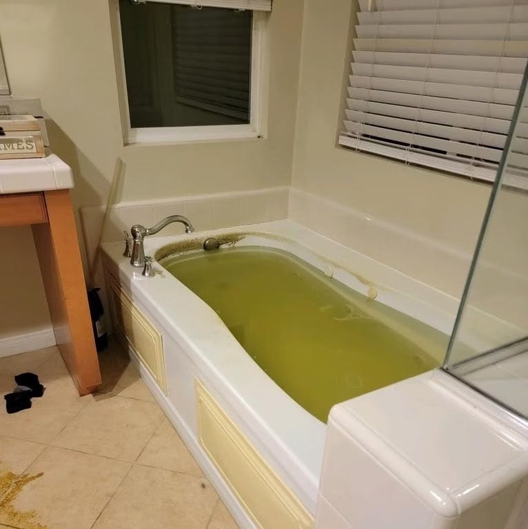 Det var i dette badekar, Aaron Carter druknede.
