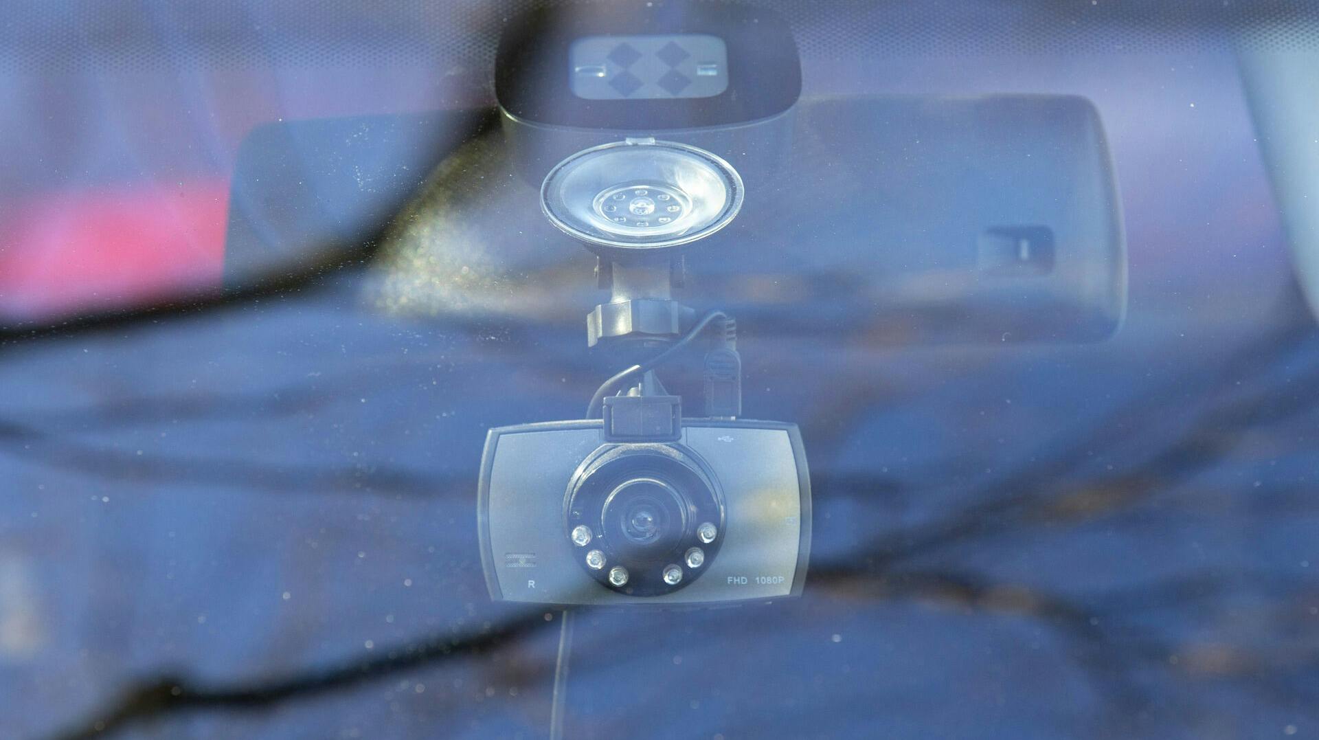 Dashcam er blevet populære i Danmark, og det har blandt andet hjulpet politiet i eftersøgningen af 13-årig.