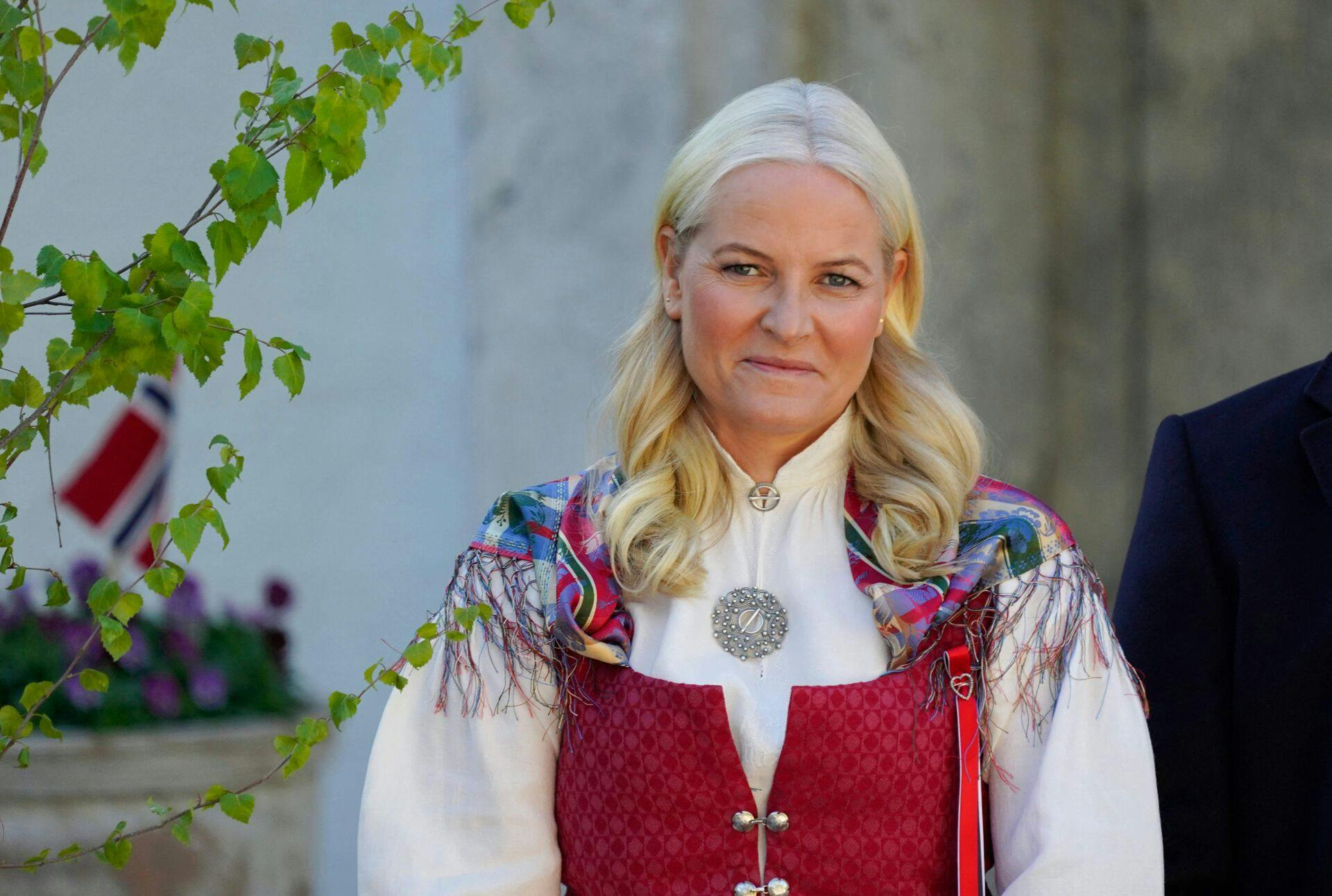 Kronprinsesse Mette-Marit har måtte blive hjemme, mens hendes mand er i&nbsp;Kautokeino i Nordnorge.