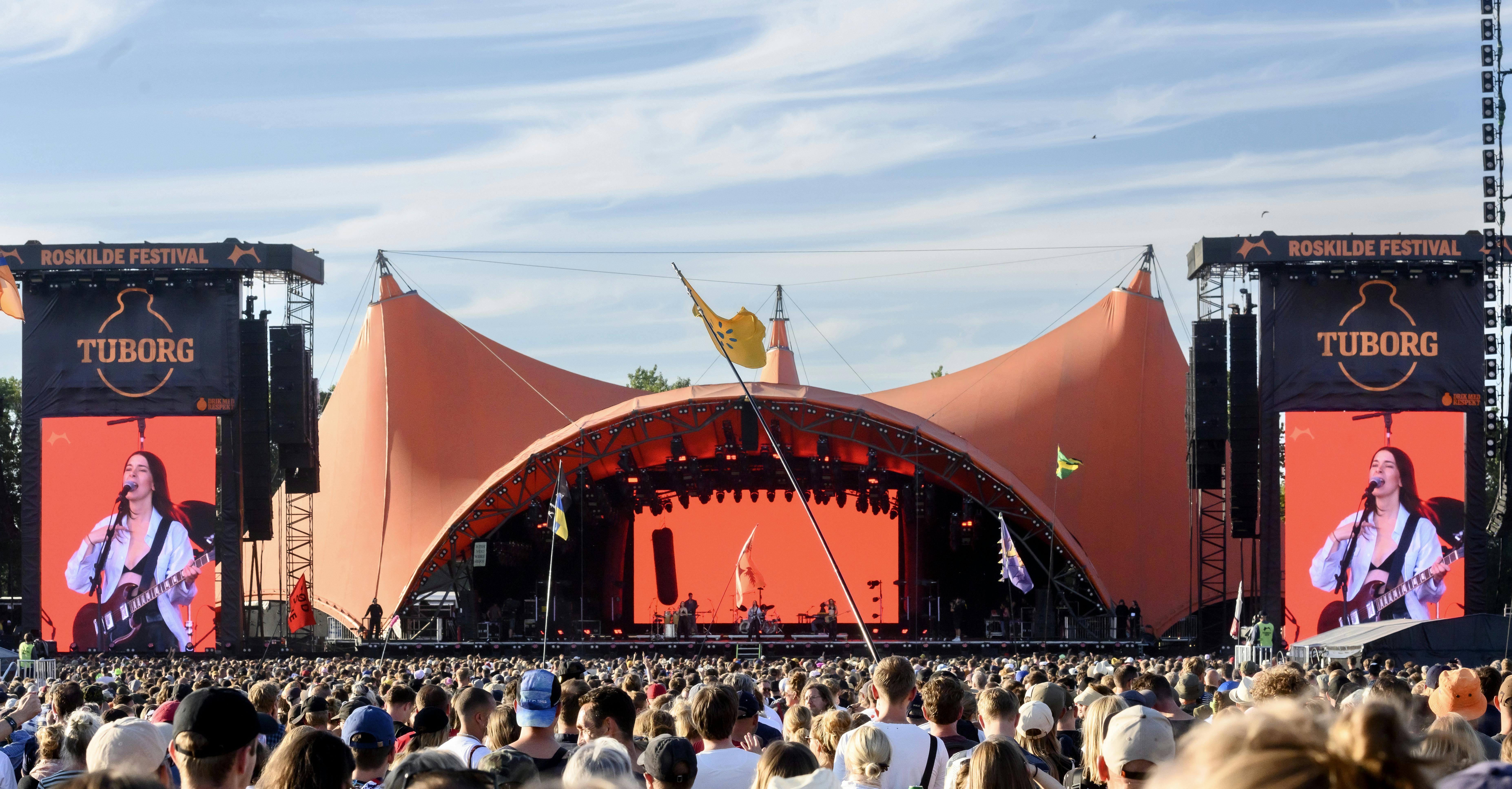 Man skal skrabe flere penge sammen, end man plejer, hvis man skal købe kolde dåseøl på dette års Roskilde Festival.&nbsp;