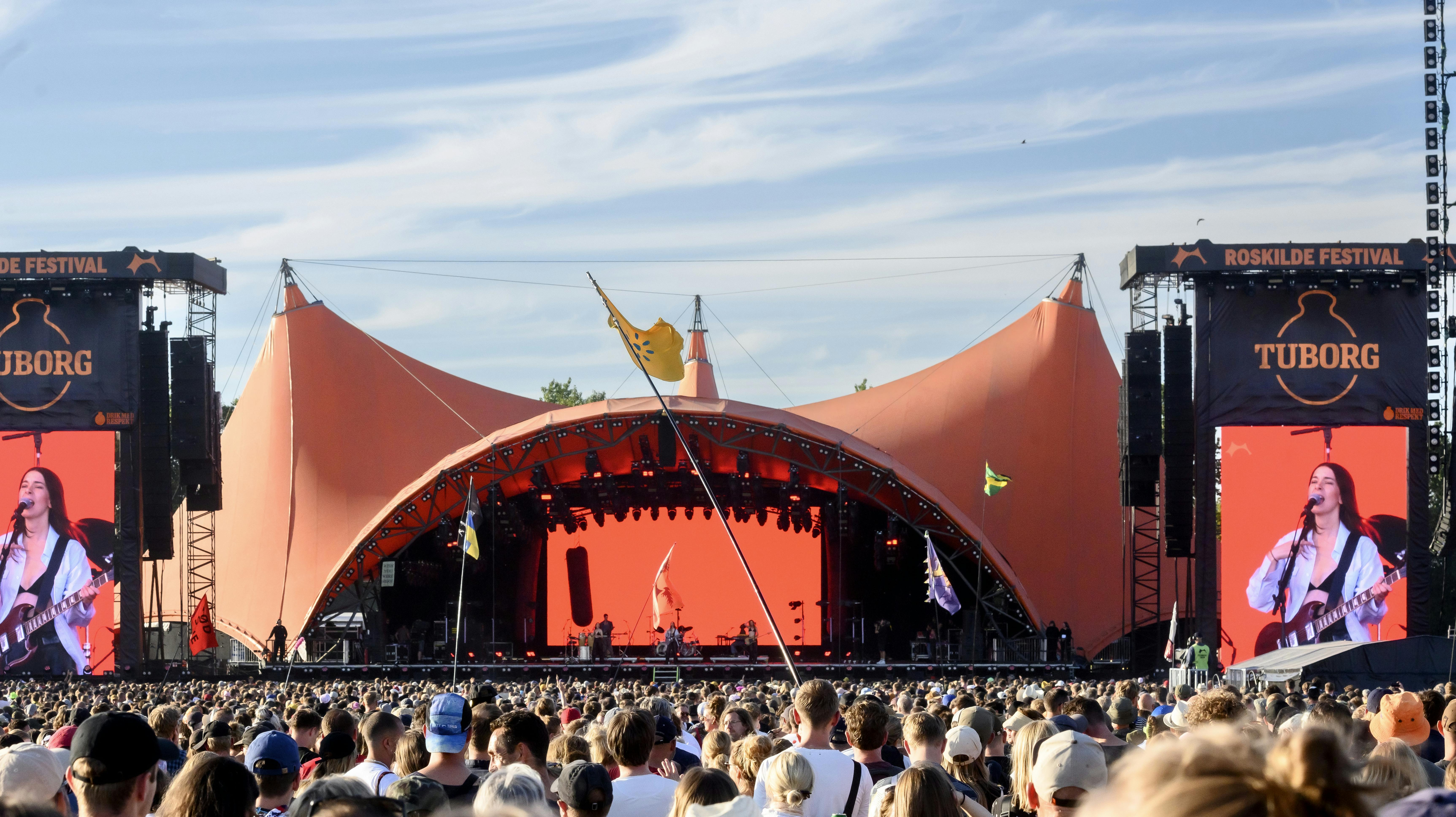 Man skal skrabe flere penge sammen, end man plejer, hvis man skal købe kolde dåseøl på dette års Roskilde Festival. 