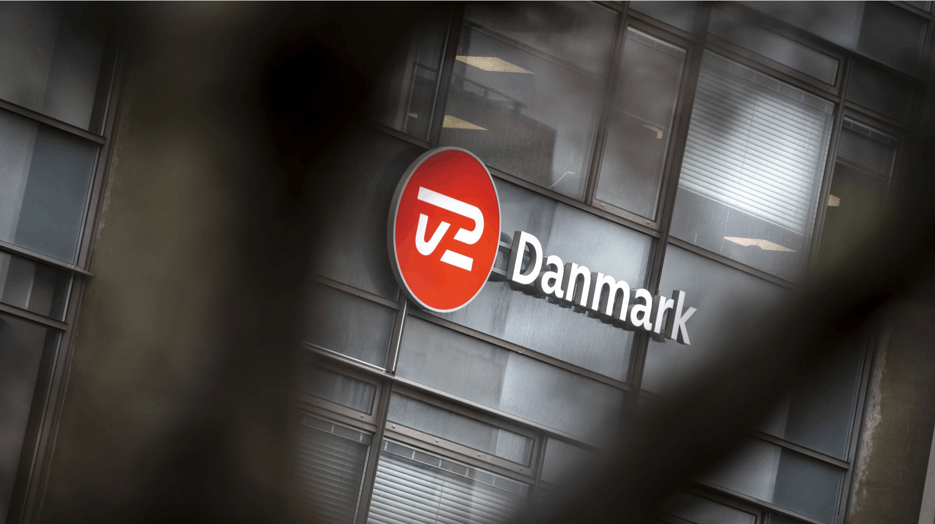 TV 2-ansatte strejker i protest over fyringer.