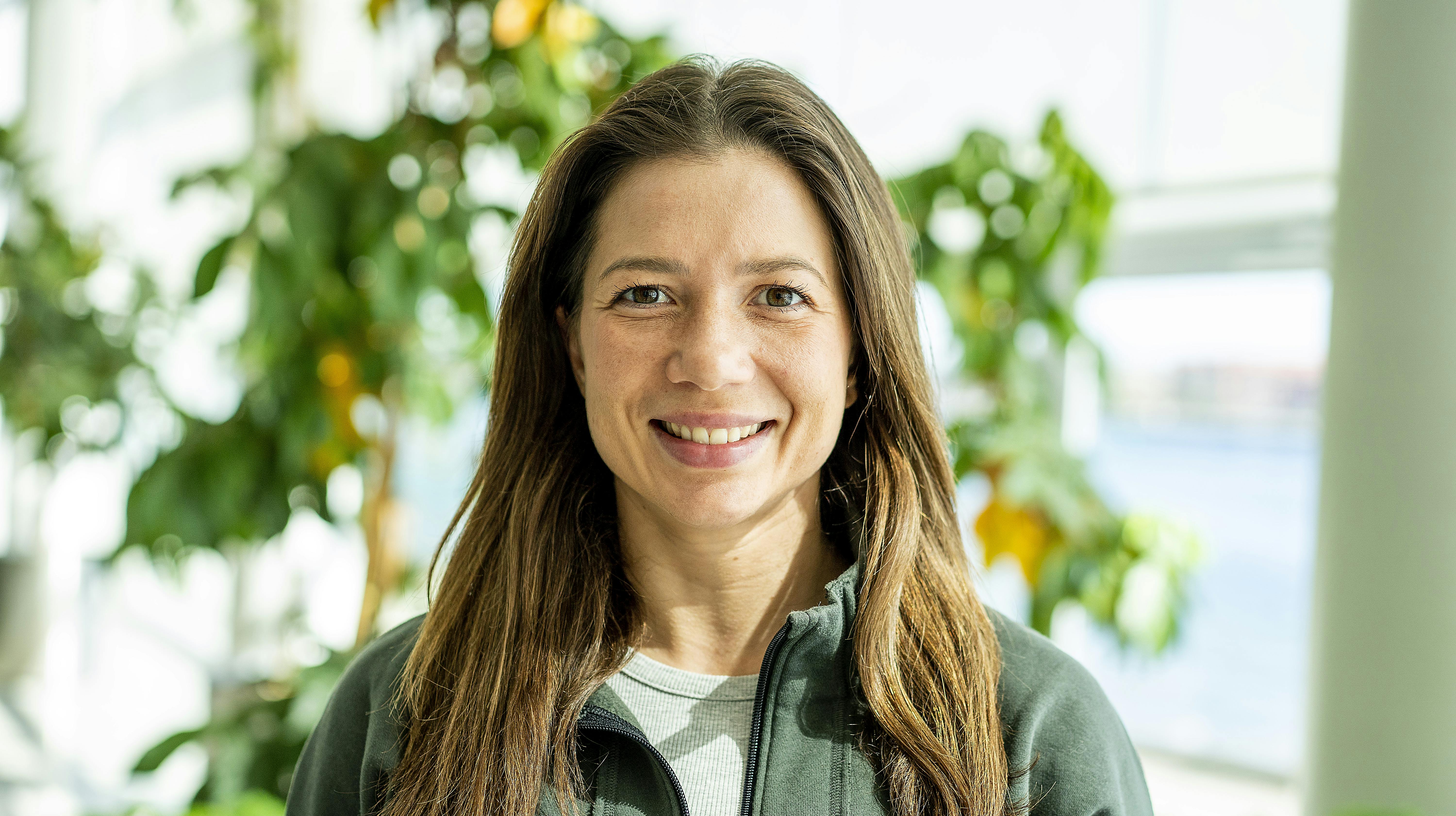 Sarah Mahfoud er gæst i tredje afsnit af "Af banen". Her snakker hun fremtidsplaner, Vild med dans, Mogens Palle og meget mere.