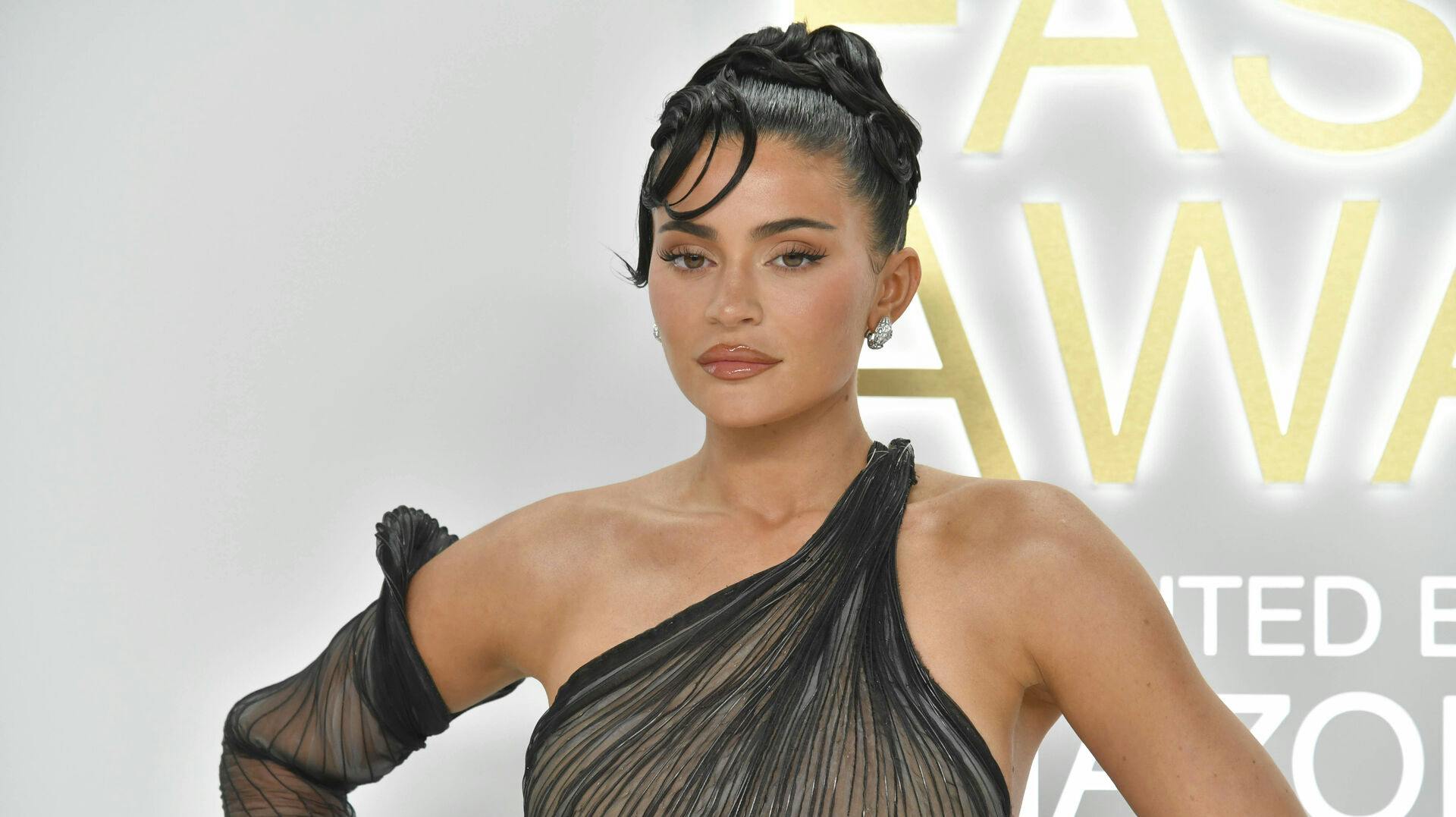 Kylie Jenner opklarer, hvad hun har fået lavet i sit ansigt. 