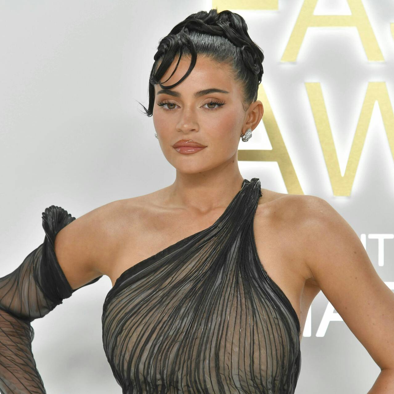 Kylie Jenner opklarer, hvad hun har fået lavet i sit ansigt. 