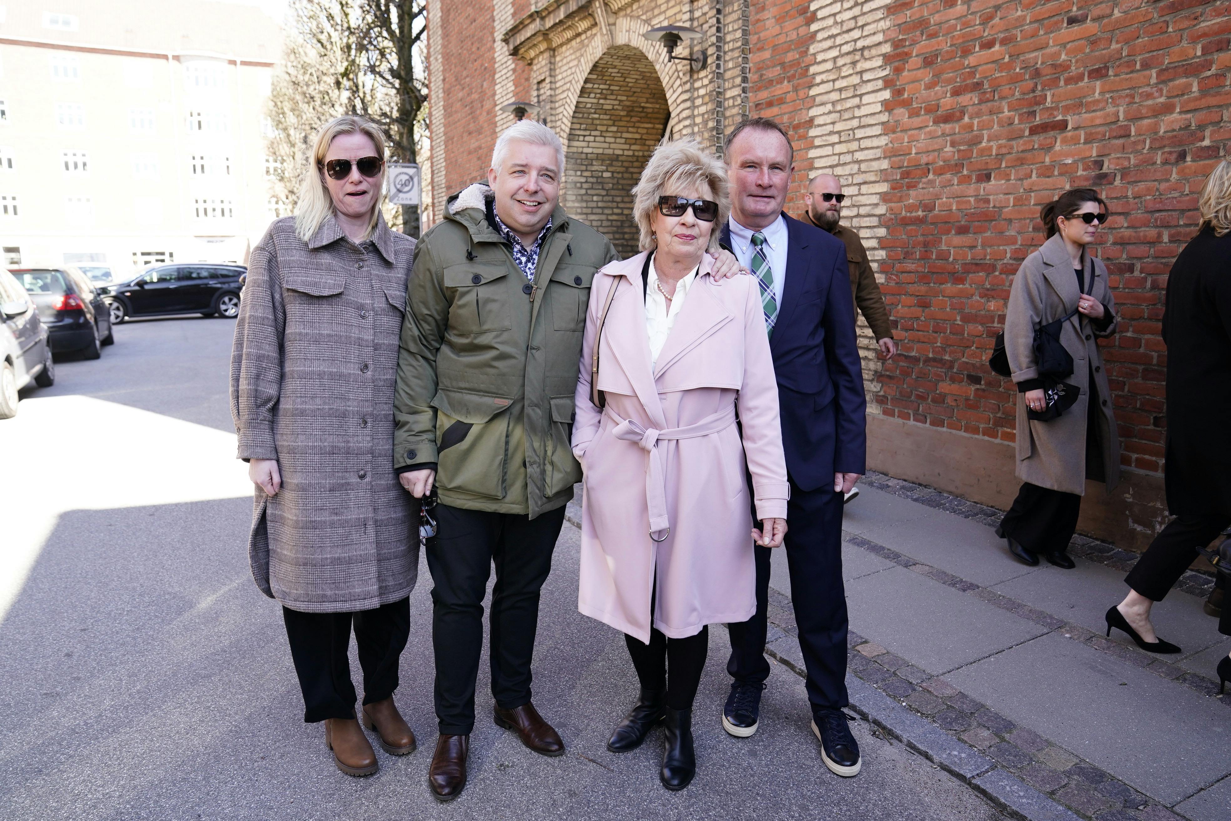 Birthe Kjær med Mickey Pless og frue samt ven. 