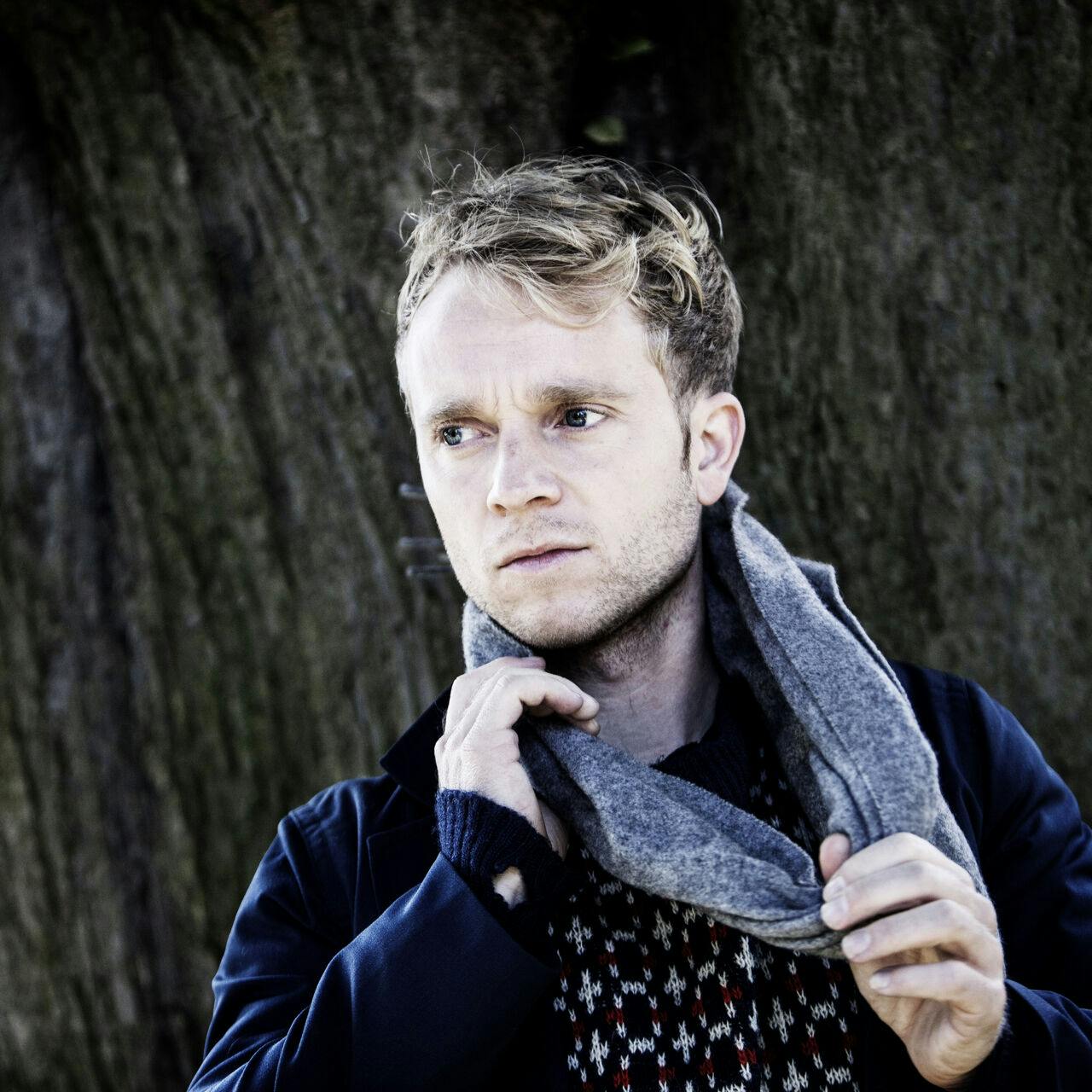 Laus Høybye springer ud som sangstjerne og udgiver nu sit eget musik.