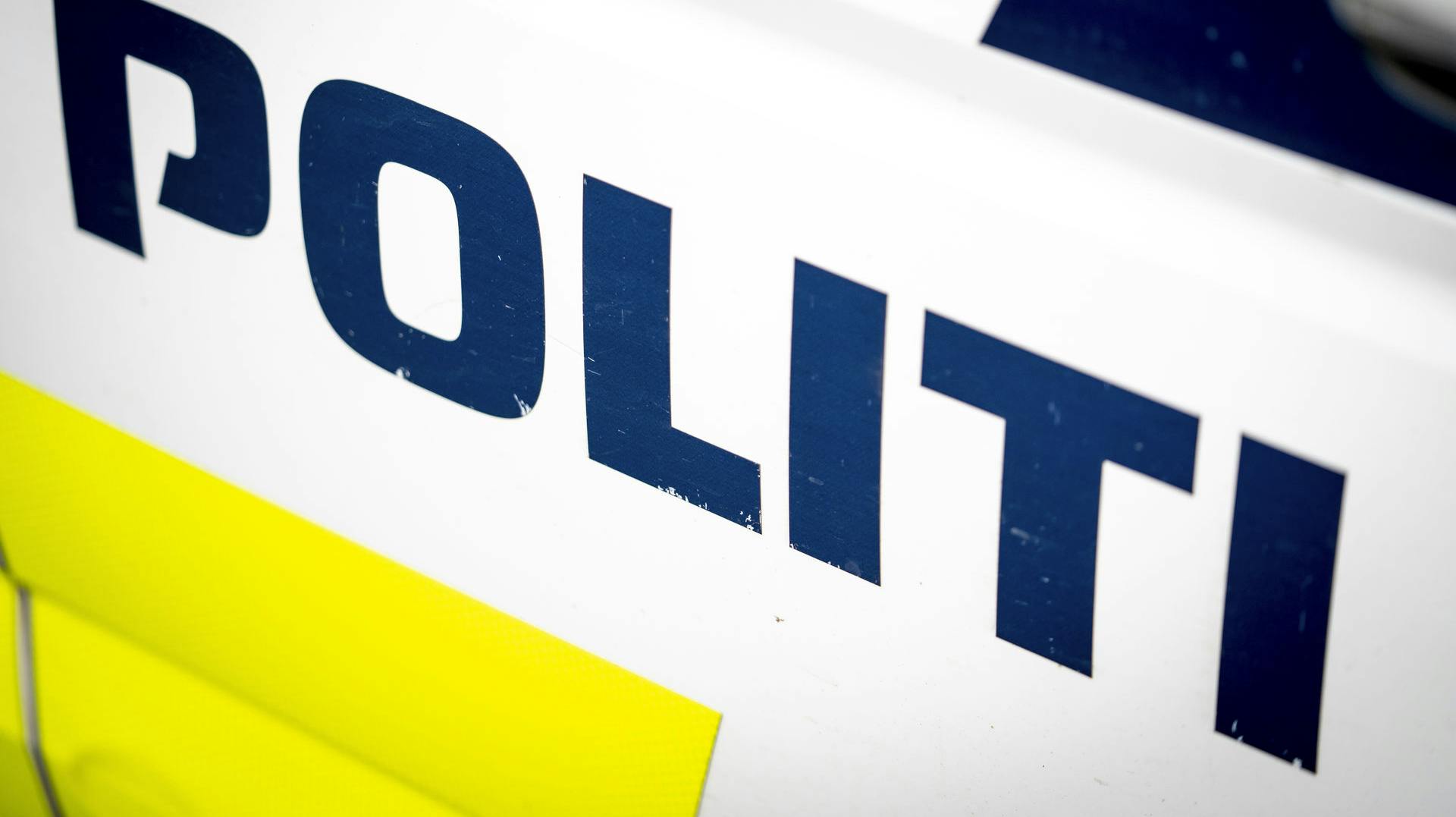 En 53-årig kvinde er fundet dræbt på adresse nær Aarhus onsdag aften.