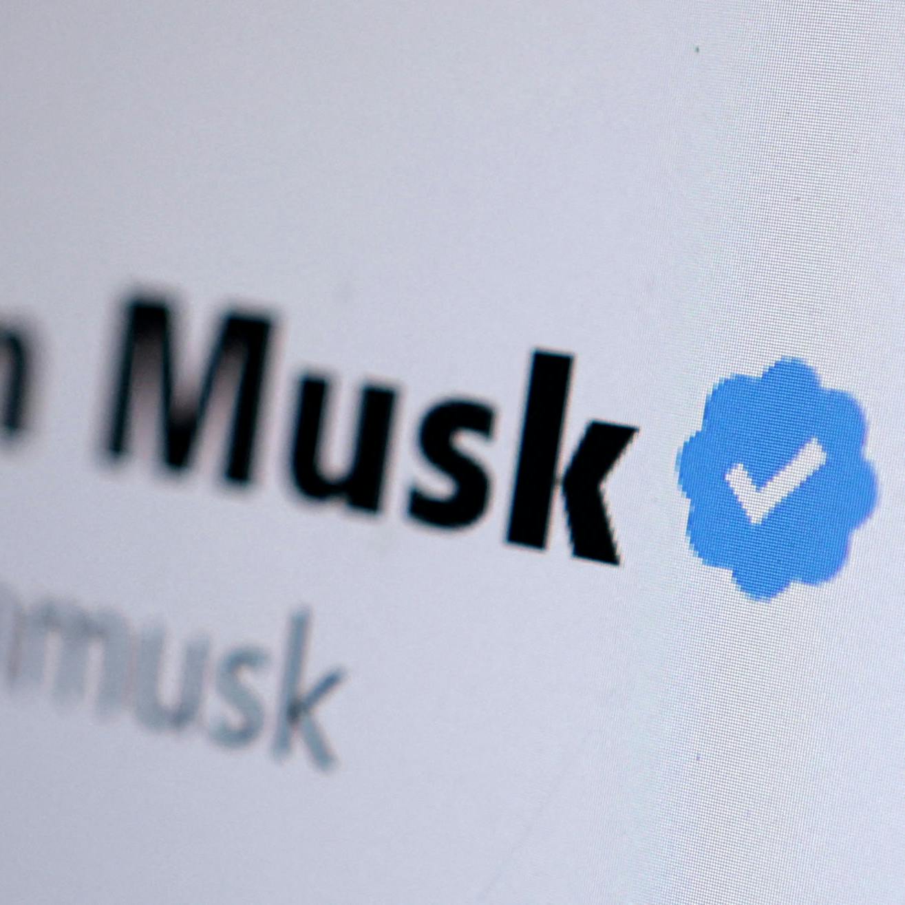 Mange vil i dag opleve at miste deres verifikationsmærke på Twitter. 