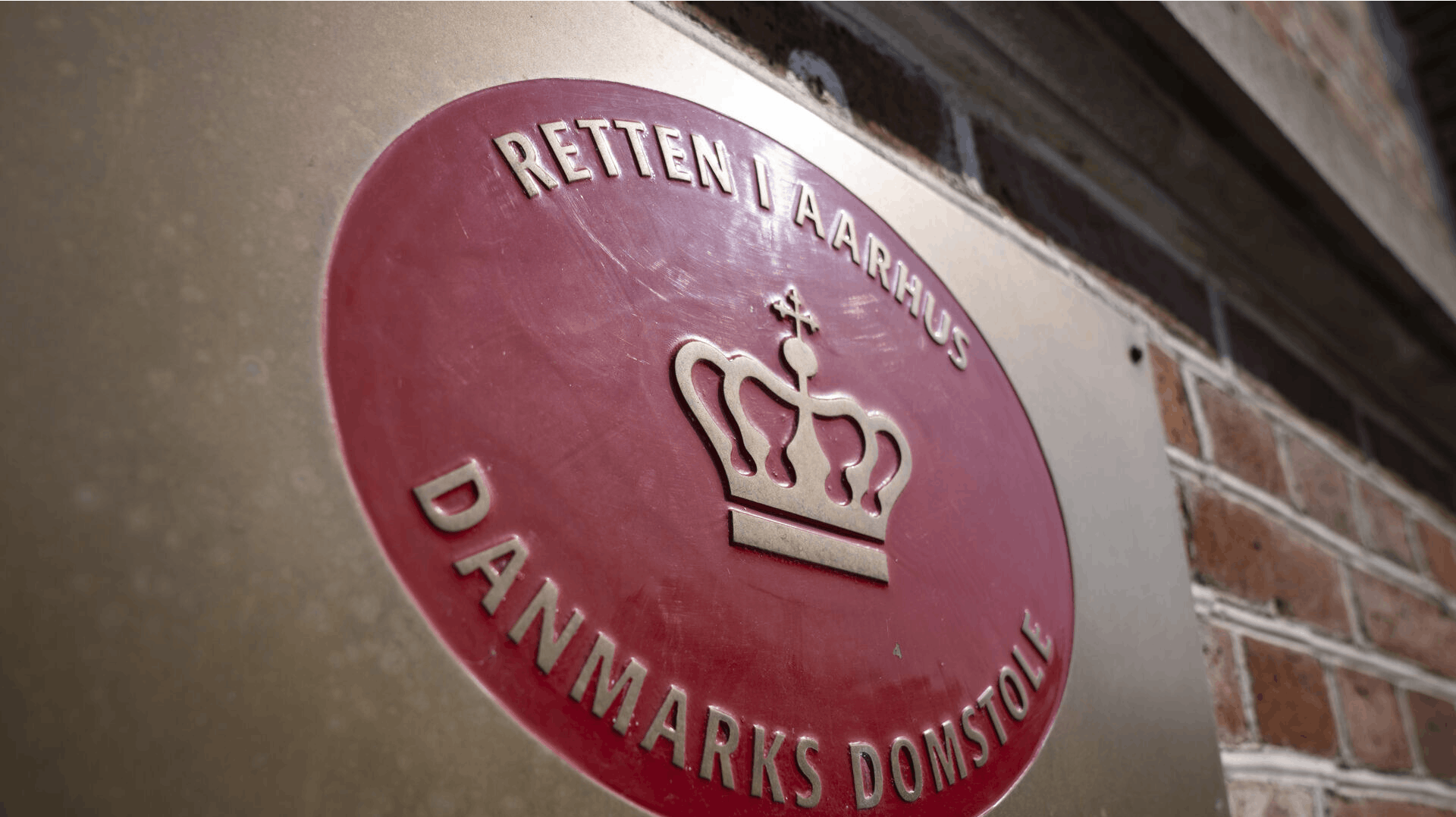 En 21-årig mand er kendt skyldig i drabet på 18-årige Mads Arberg i 2021. To medtiltalte er kendt skyldige i grov vold.