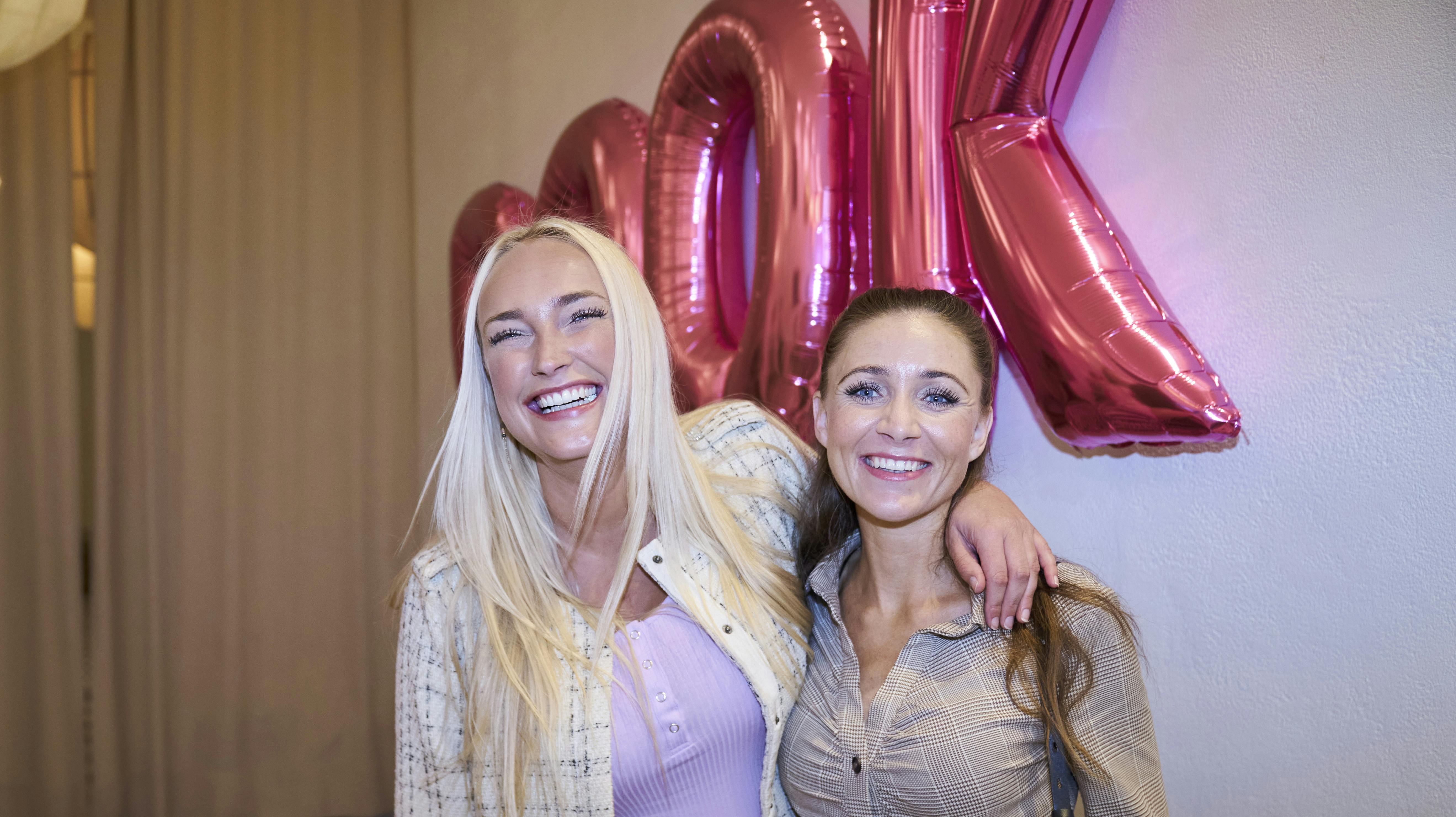 Livet skal leves, mens man har det. Og det gør Line Hoffmeyer i den grad her sammen med kollegaen Stephanie Fisker til en bogreception i 2022.