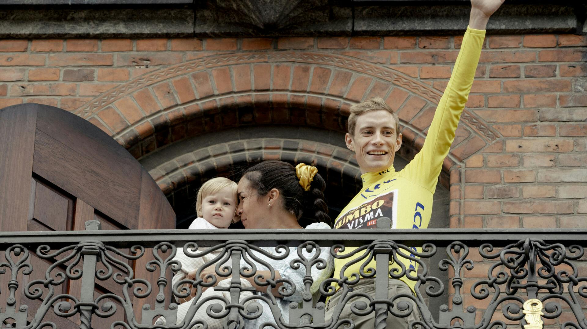 Hvis Jonas Vingegaard vinder Tour de France til sommer, så håber han, at Minds of 99 vil komme og spille til vinderfesten.
