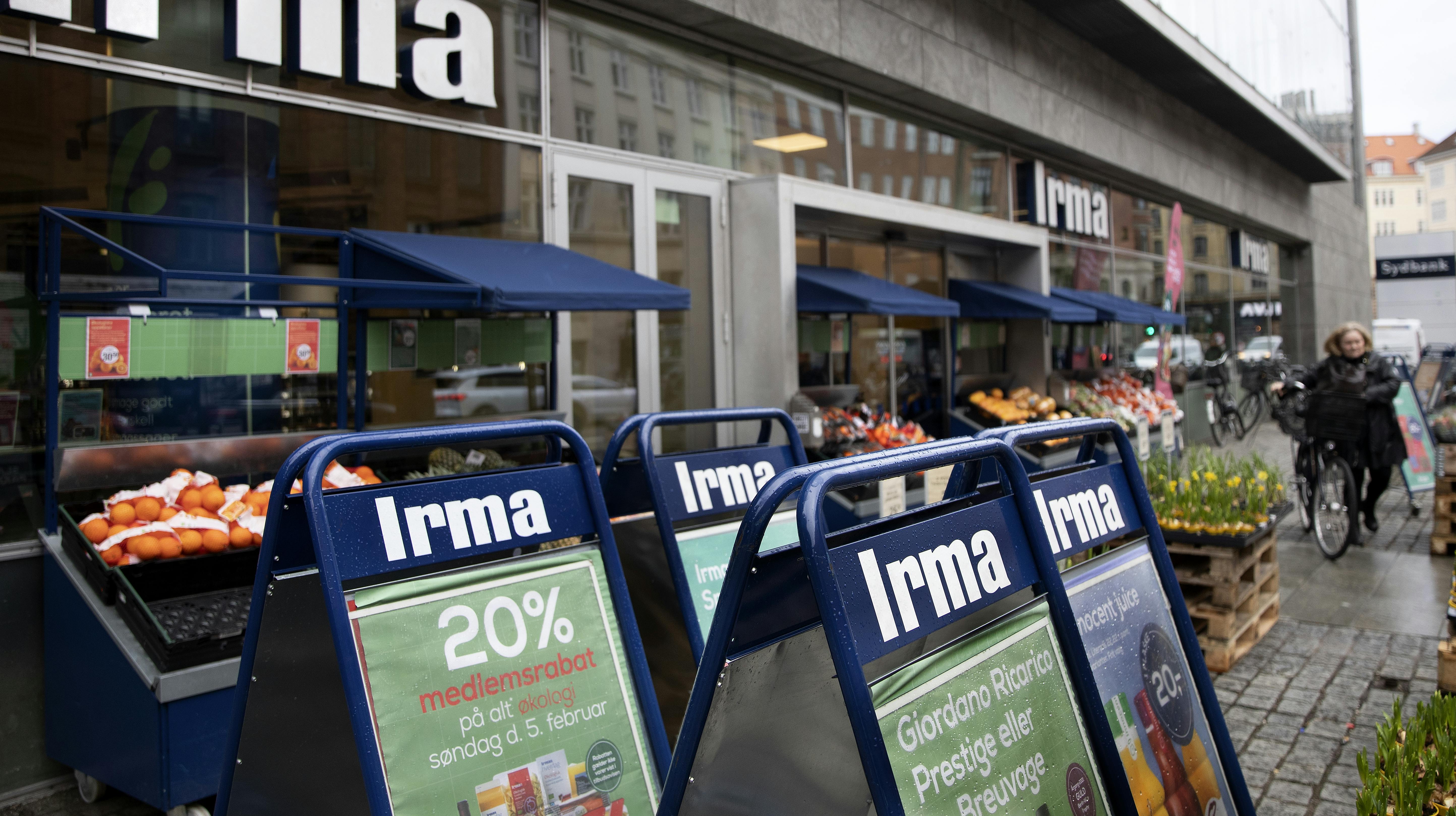 Nu kan du blandt andet købe de ikoniske skilte fra Irma på auktionssiden Lauritz.com