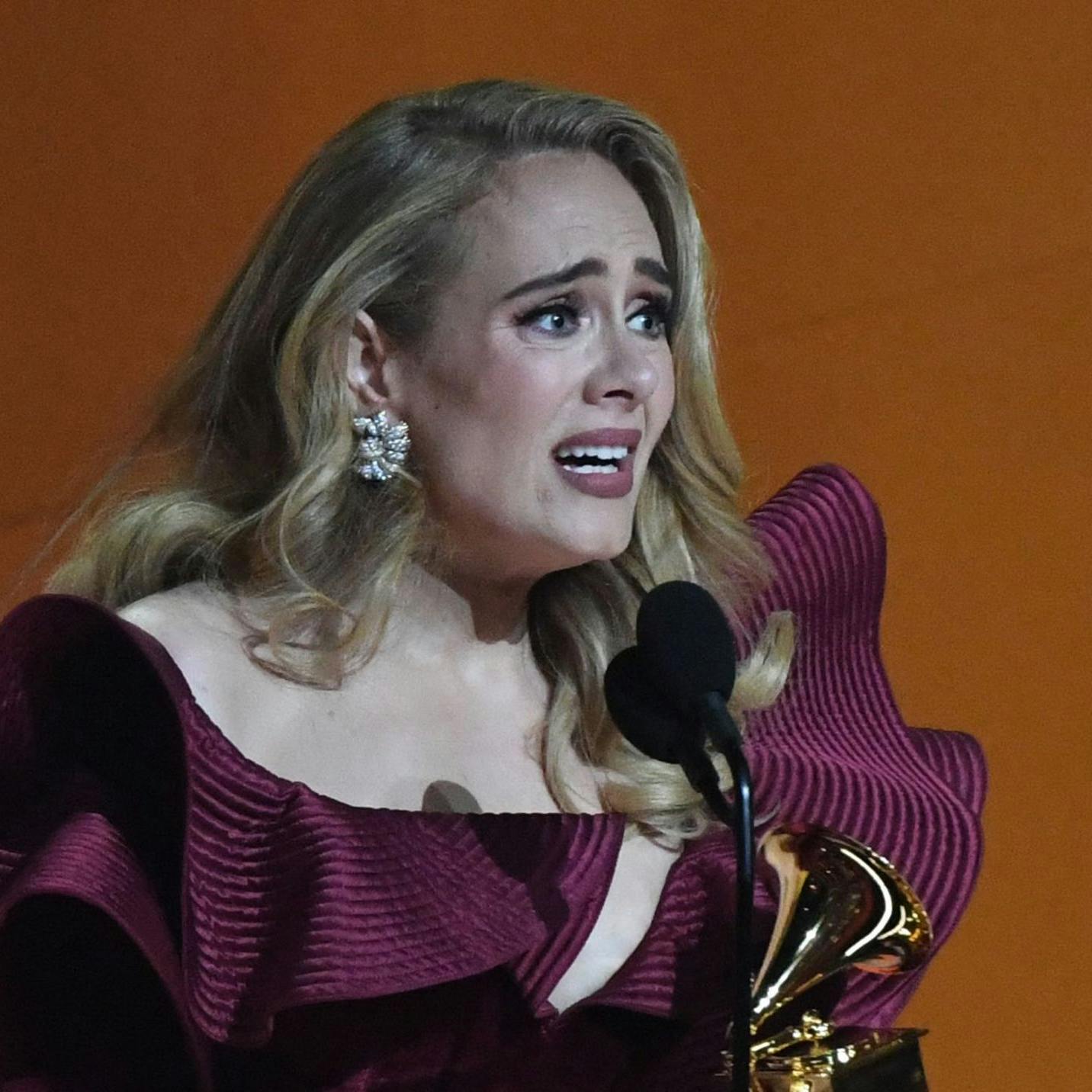 Den engelske sangerinde Adele lod sig rive med i den seneste udgave af "Carpool Karaoke".