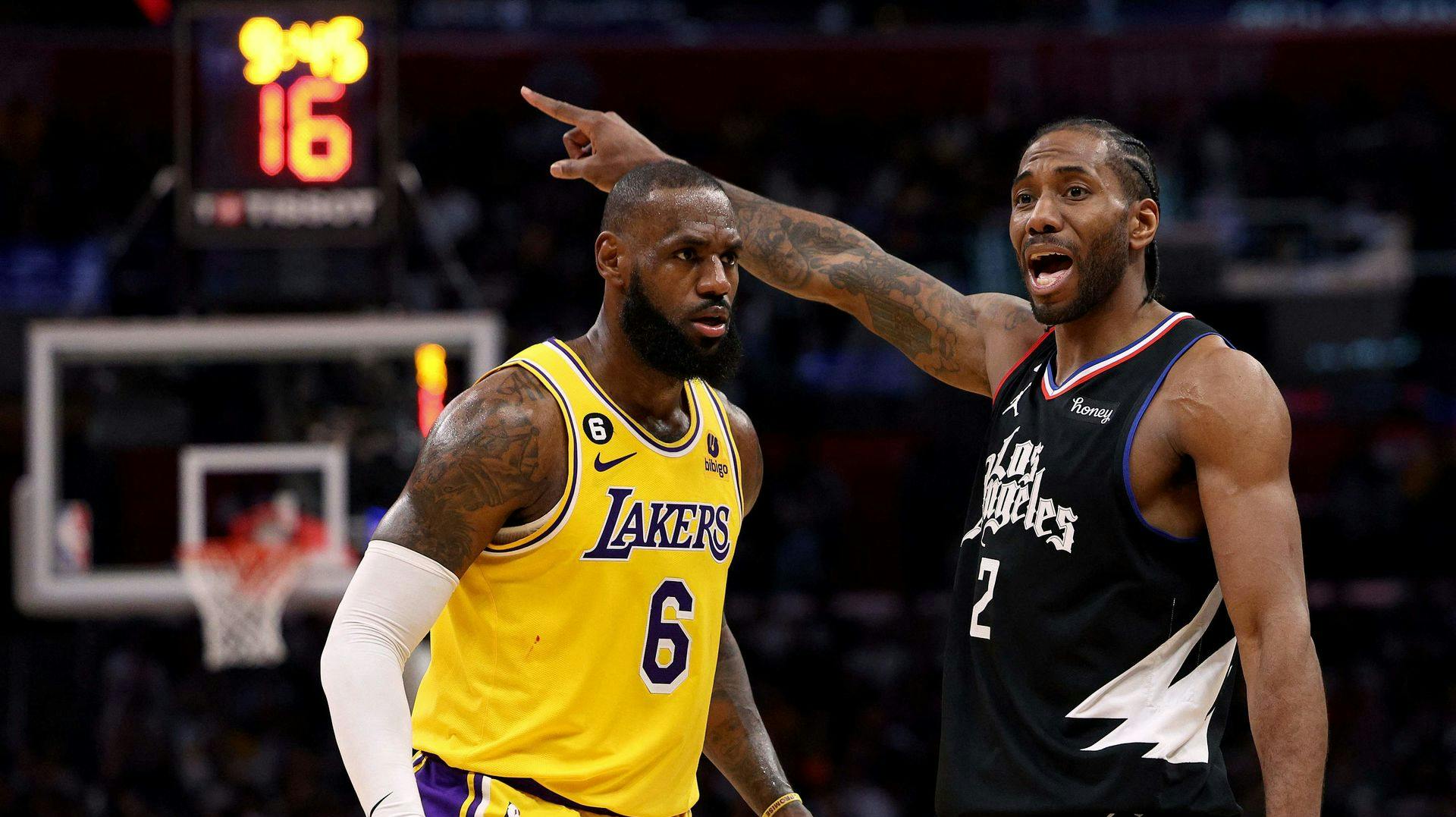 Imens LeBron James er den ubestridte stjerne i Los Angeles Lakers hedder stjernen i Los Angeles Clippers Kawhi Leonard (til højre). Anderledes er det for Leonards søster Kimesha Williams, der er blevet livstidsdømt for røveri og mord.
