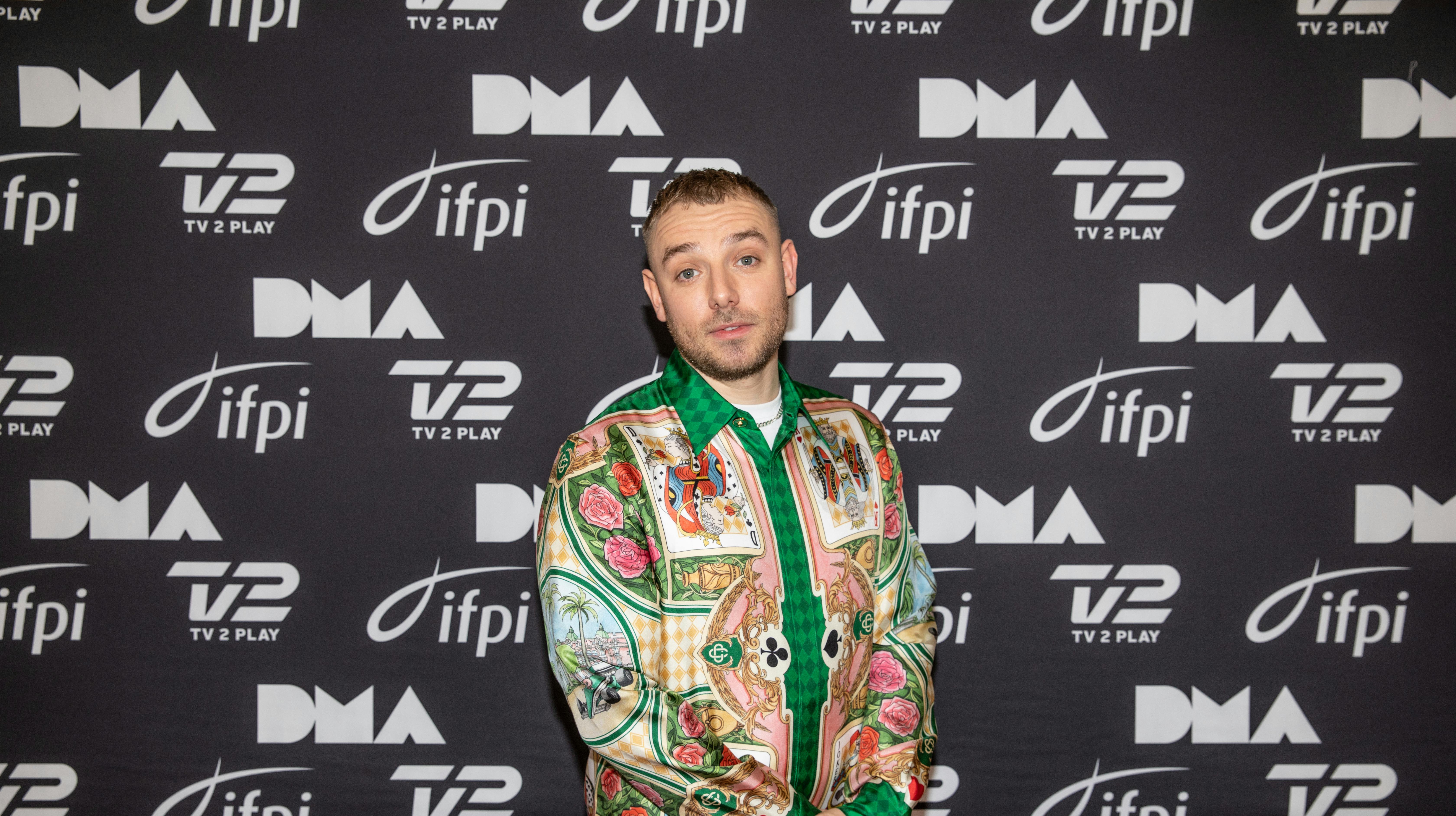 Topgunn har sammen med Danser Med Piger indtaget førstepladsen på hitlisten.