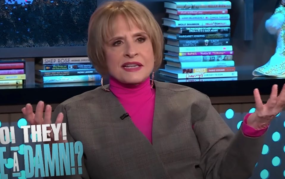Patti LuPone i "Watch What Happens Live", hvor hun fortæller, at hun bestemt ikke er glad for Kim Kardashian-castingen.