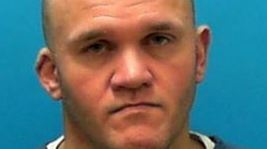 Jason Roach er flere gange stødt på politiet i færd med at onanere offentligt.