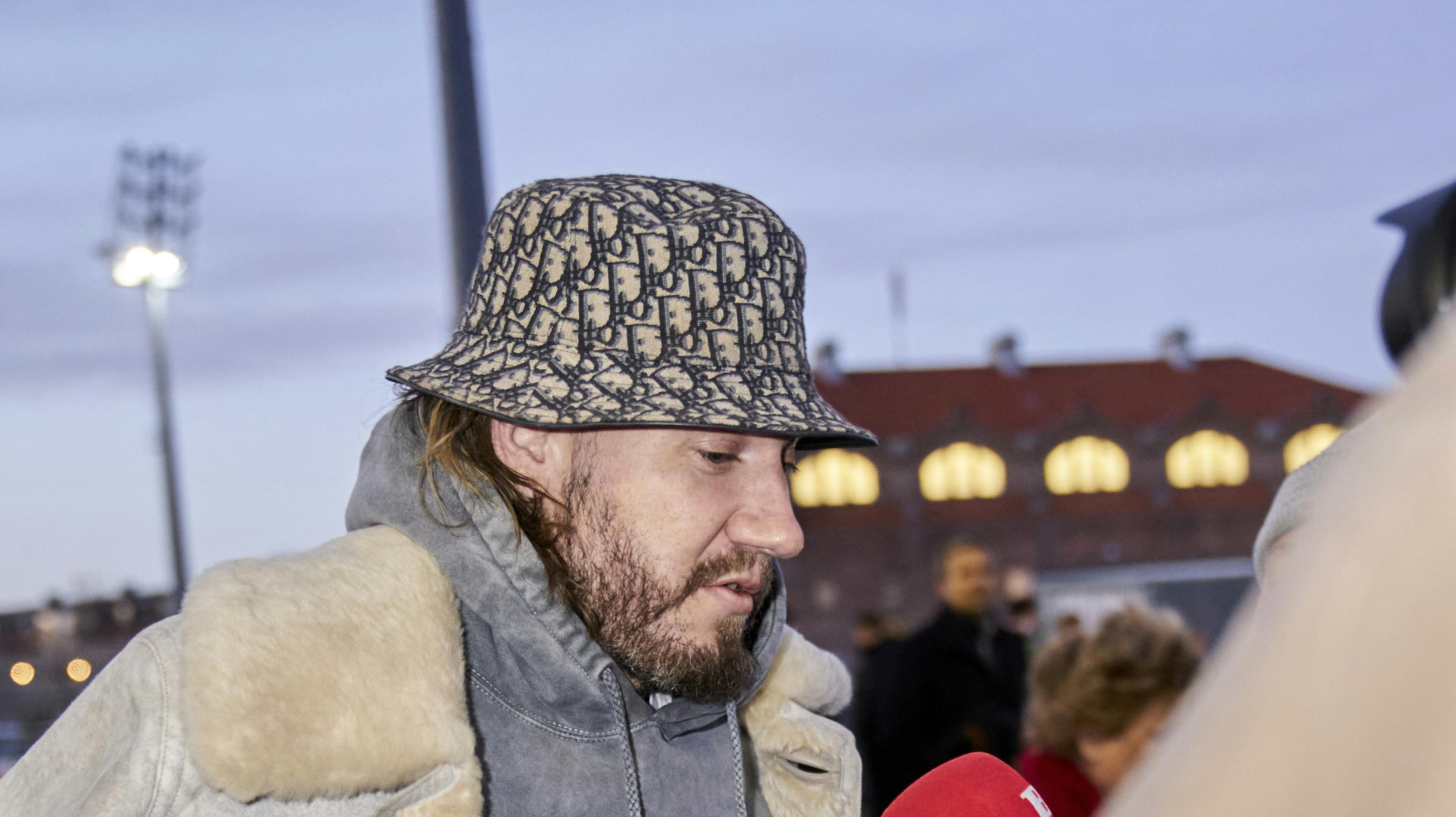 Nicklas Bendtner er bestemt ikke tilfreds med udsigten til at miste sin Porsche.