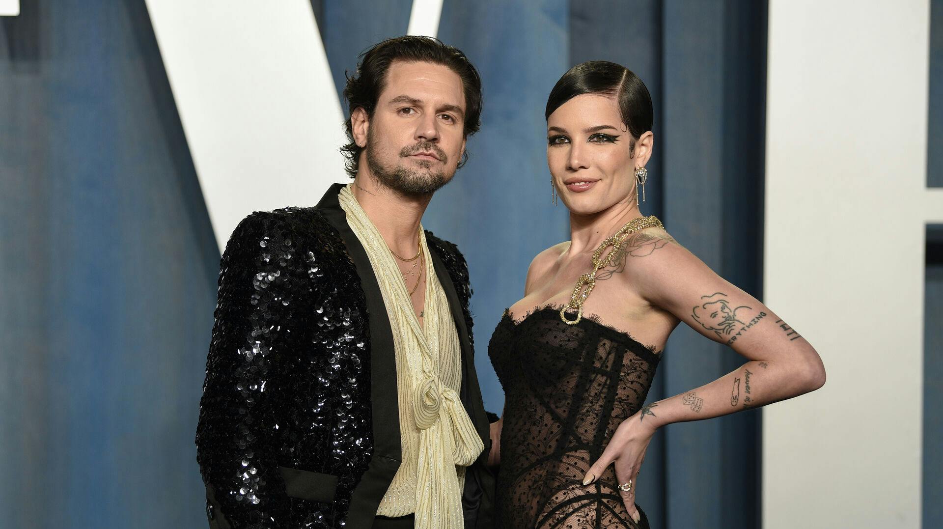 Halsey og forfatteren Alev Aydin dannede par i to år. 
