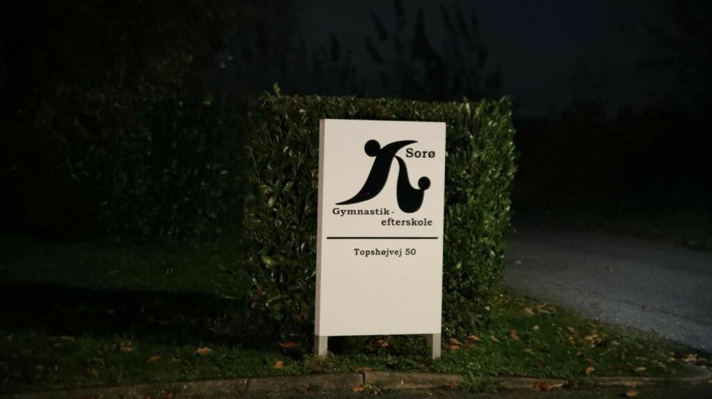 Efterskolen oplyser, at eleverne fik information om sagen, kort efter pressemødet.