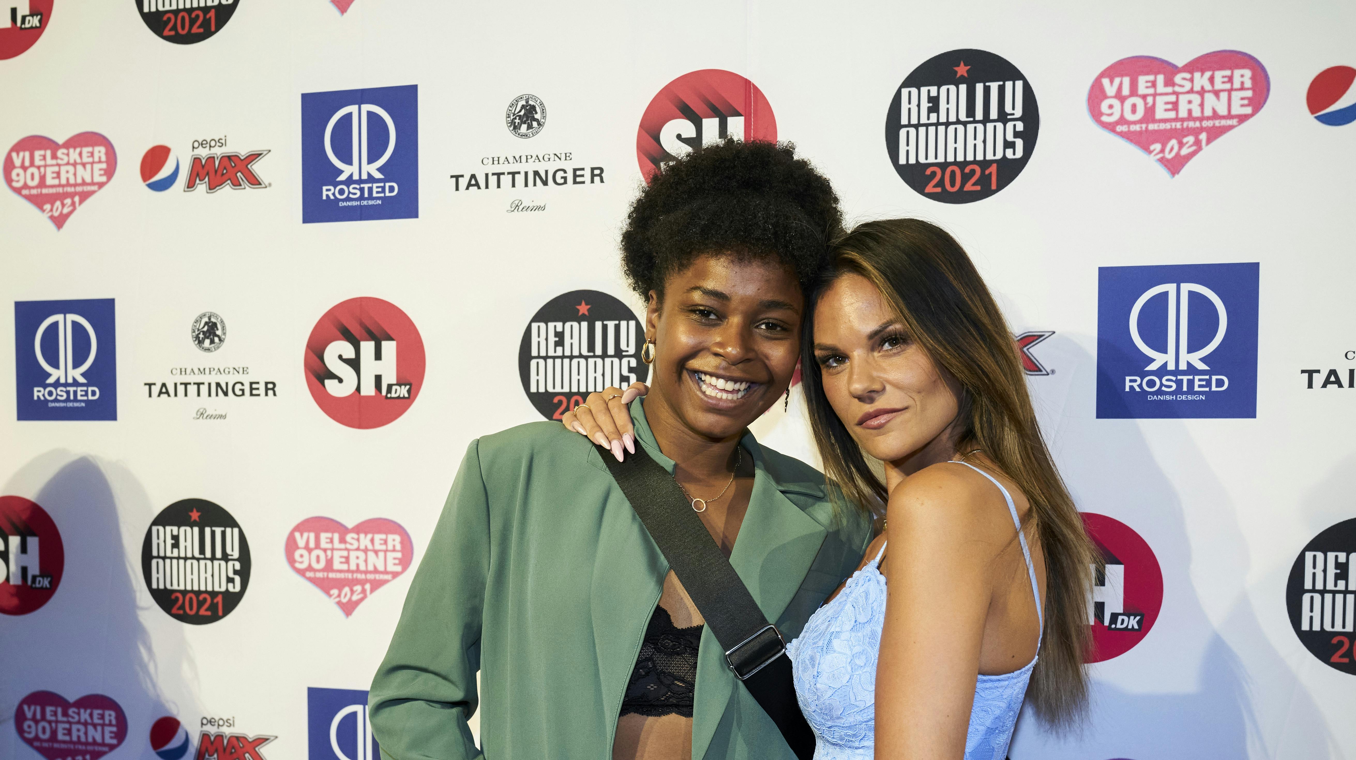 Samira Osman (tv.) har fået en kendt svigermor. 