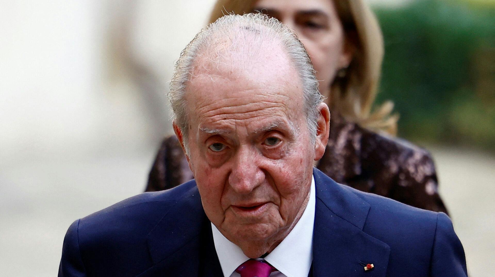 Spaniens tidligere konge Juan Carlos har officielt de tre børn Elena, Cristina og Felipe, men nu er et fjerde barn altså dukket op. Datteren Alejandra har længe været en offentlig hemmelighed i kongens kreds. Nu er navnet afsløret. 