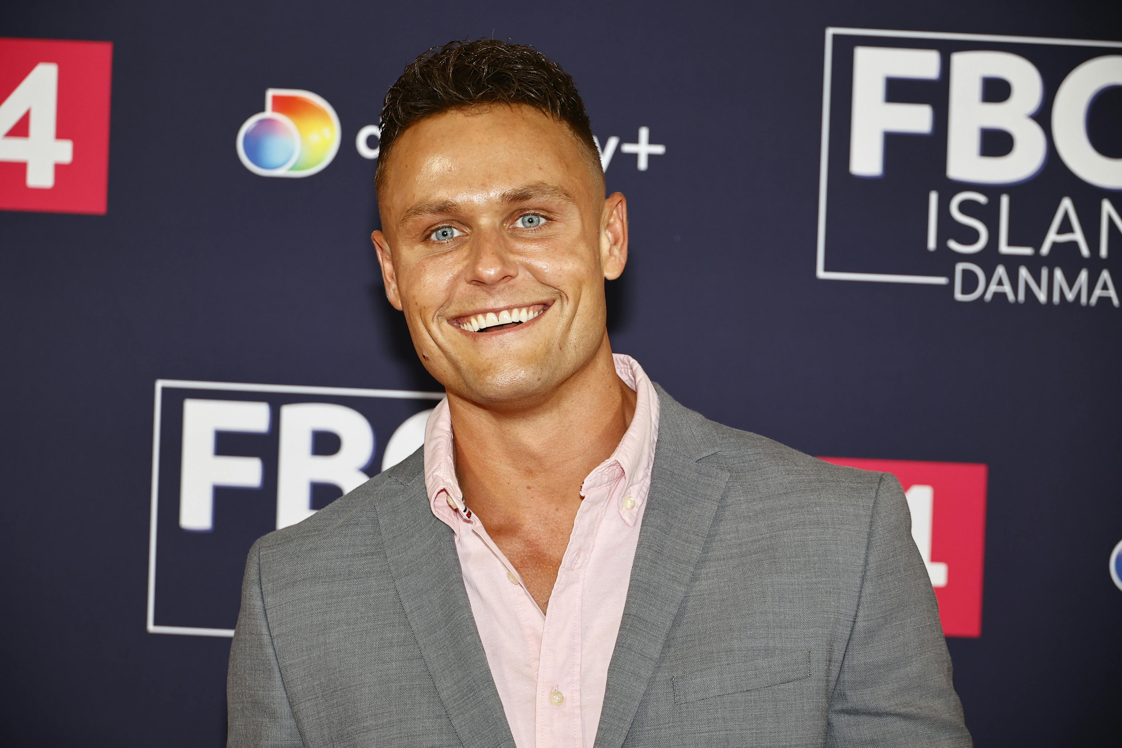 Jackie Anker er til daglig salgsansvarlig. Han er 31 år gammel, bor i Vejle og bruger blandt andet sin fritid på fitness, aktier samt venner og familie.