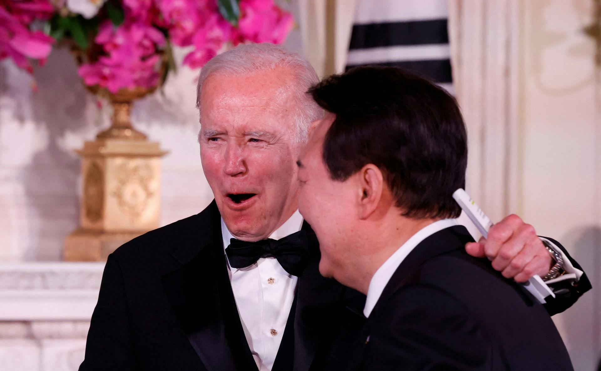 Joe Biden og præsidenten i Sydkorea, Yoon Suk Yeol, har forsikret hinanden om, at angreb fra Nordkorea vil blive mødt med en håndfast reaktion. Også selvom det kræver atombomber fra USA.