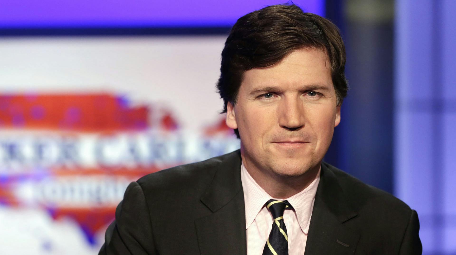 "Tucker Carlson Tonight " trak millioner af seere til hver aften. Men pludselig var det slut, da Fox News med øjeblikkelig varsel fyrede den kontroversielle tv-vært. 