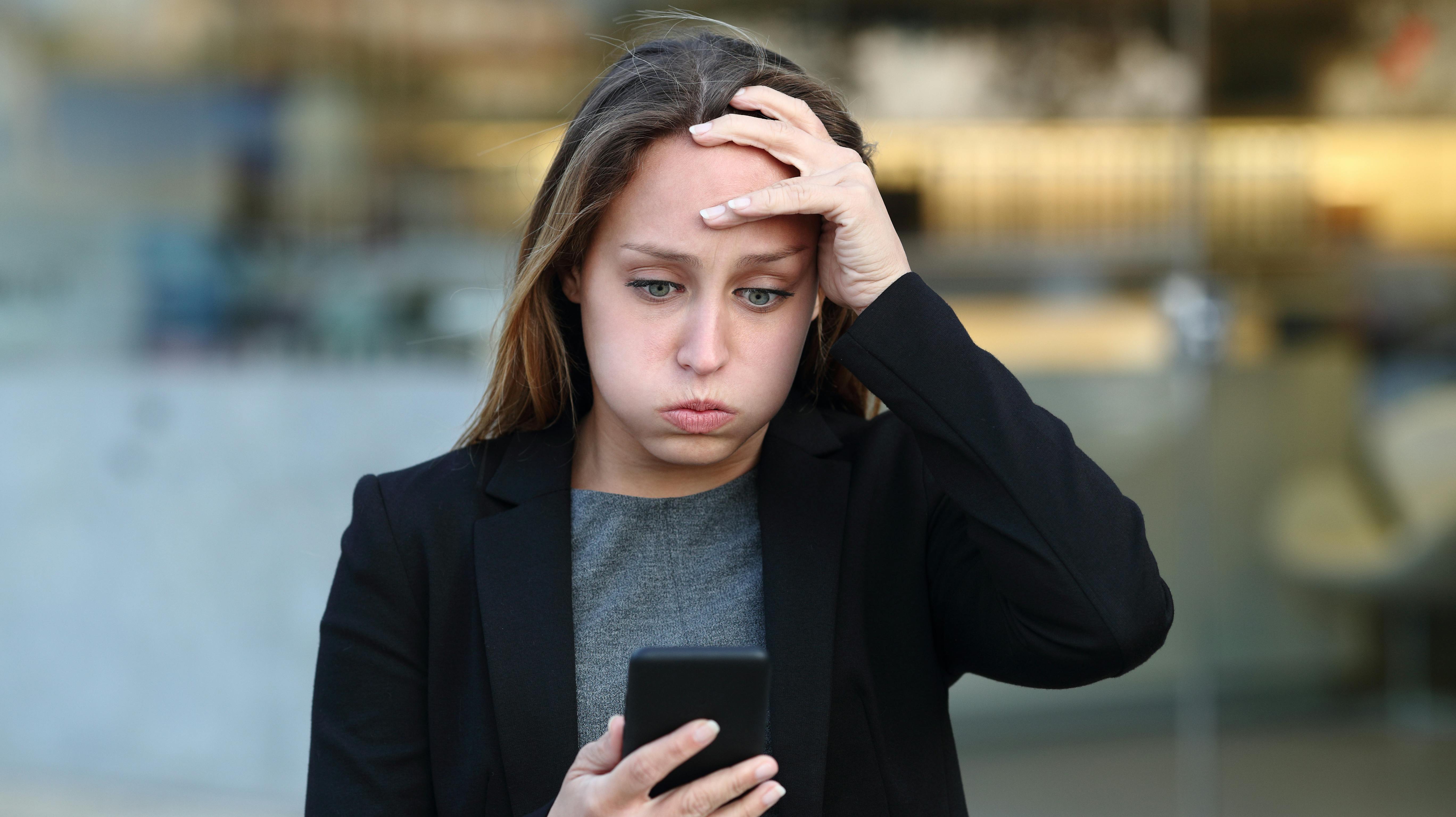 Du har forlængst mistet al håb om at høre fra din flirt, der ikke er vendt tilbage i flere måneder. Og pludselig skriver han ud af det blå, bedst som du var kommet videre.