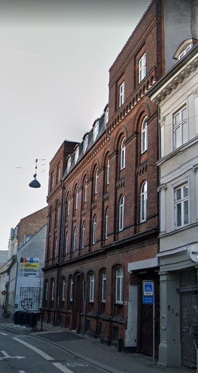 Kasper Dolbergs nyerhvervelse ligger på 3. sal i denne ejendom.