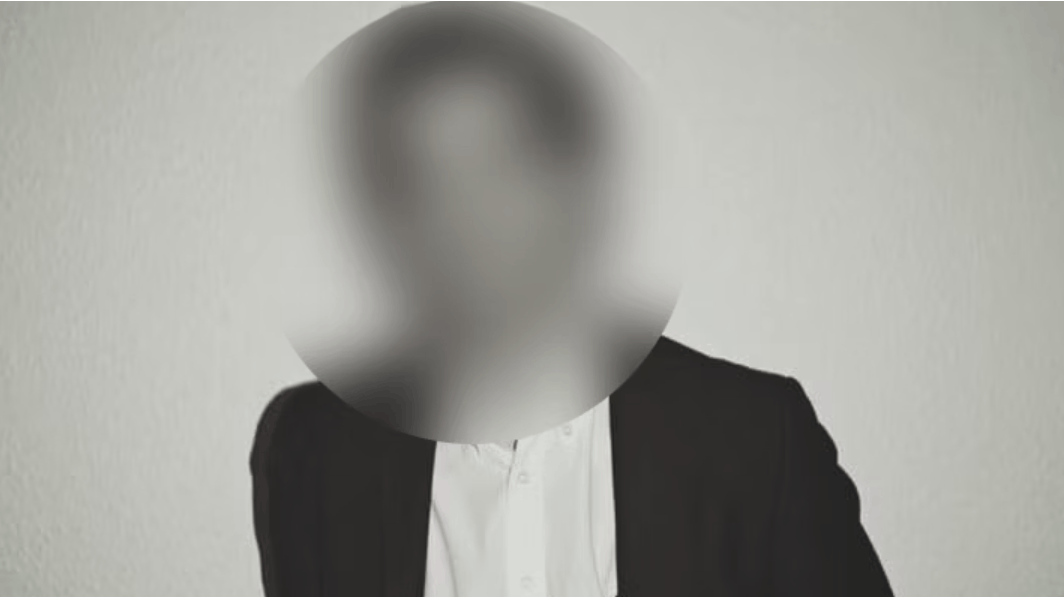 Den sigtede er varetægtsfængslet til den 11. maj.