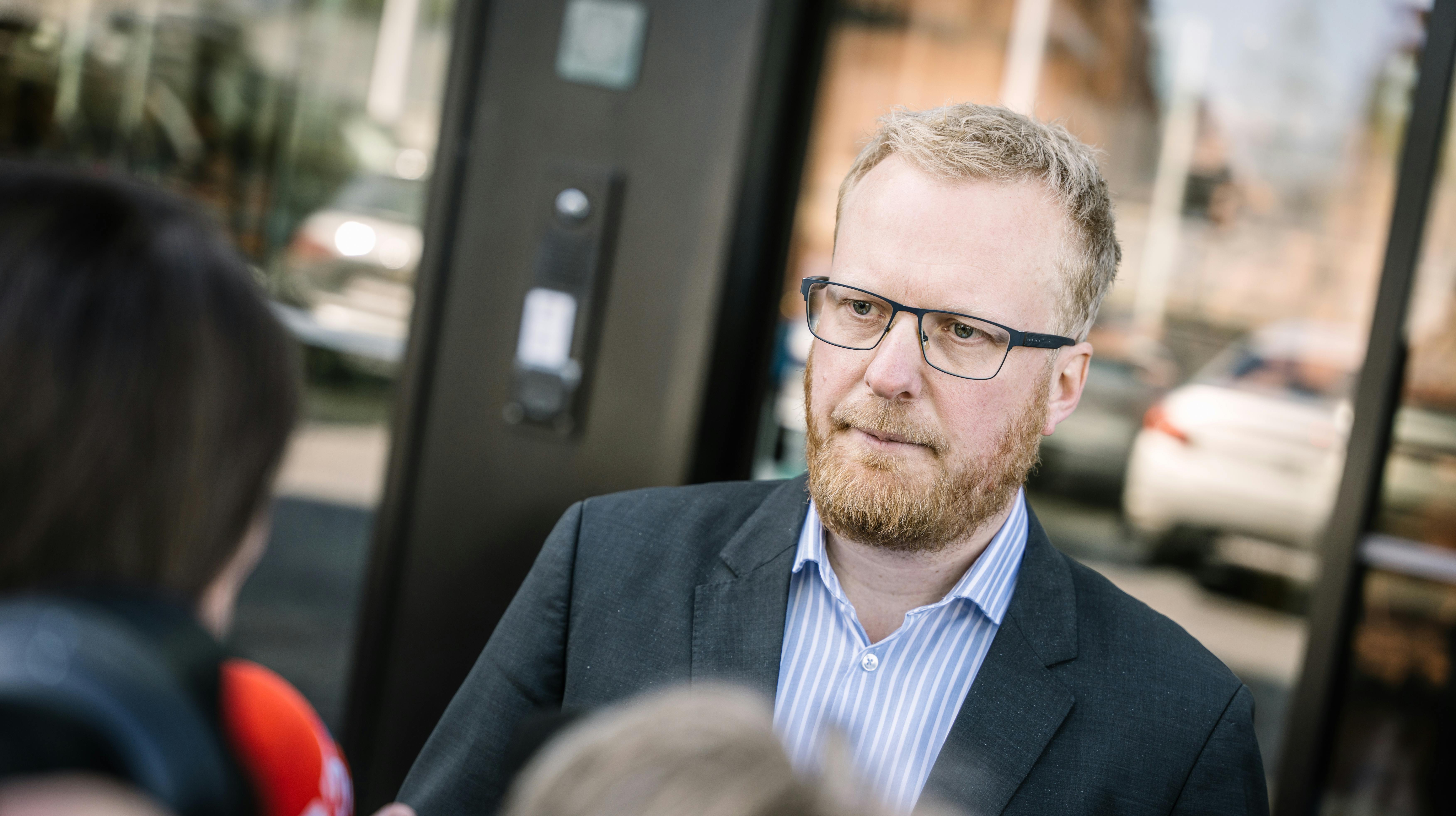 Næstformand i Fagbevægelsens Hovedorganisation (FH), Morten Skov Christiansen, tager over som fungerende formand, imens FH-formand er på orlov.